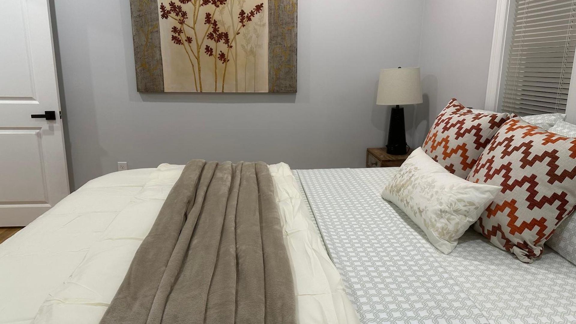 Apartment 85b Brand New 3br, 2ba, Walk To Transit, Near