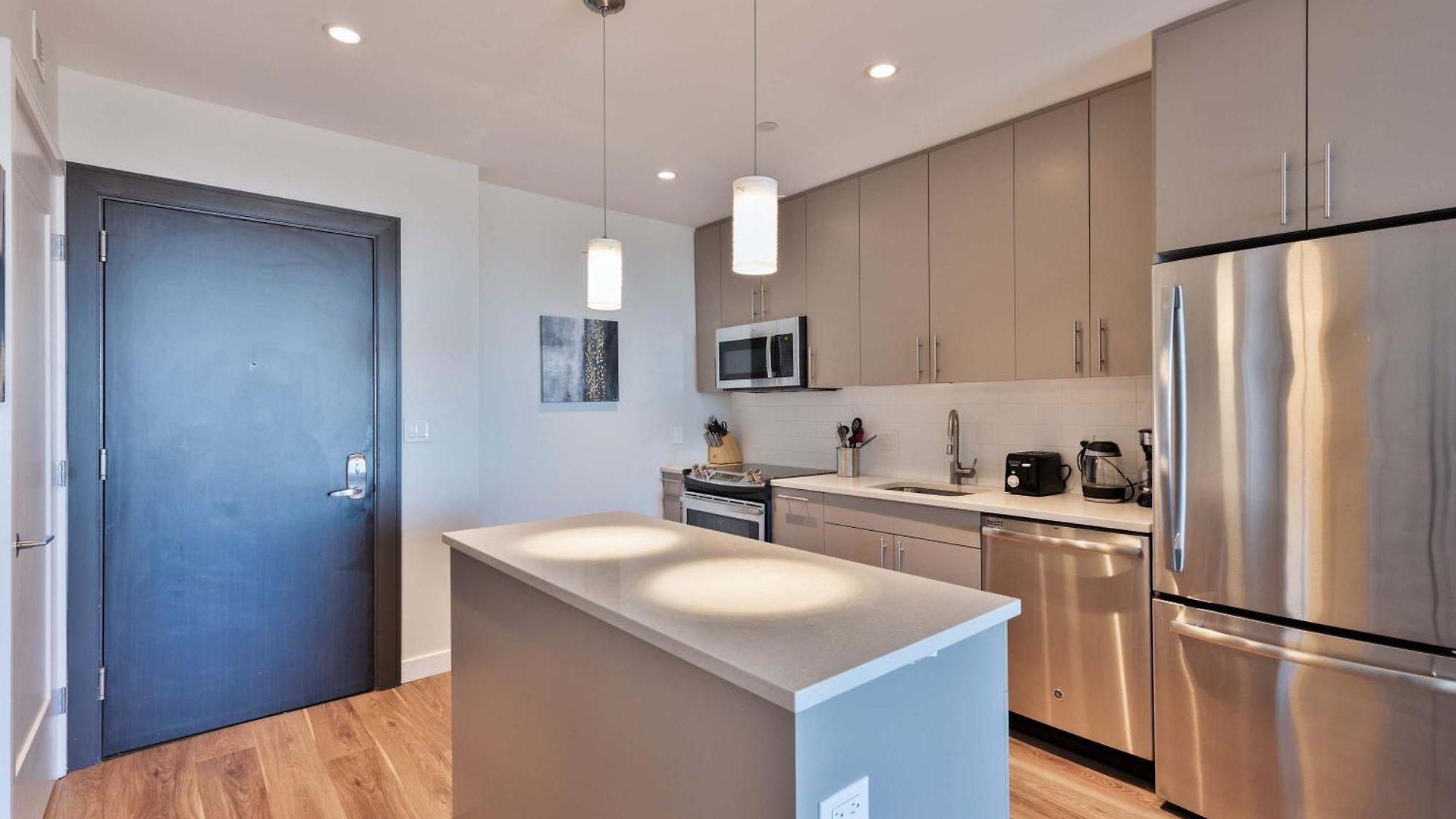 Apartment Luxury Seaport With Gym And Pool *