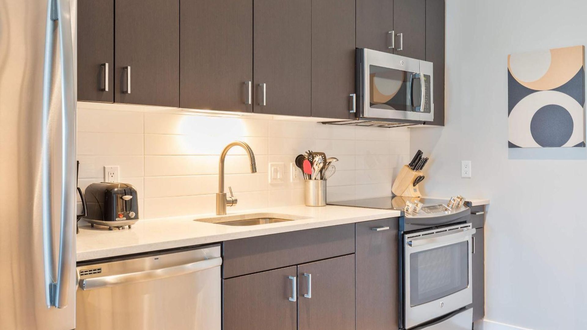 Luxury In Heart Of Seaport *