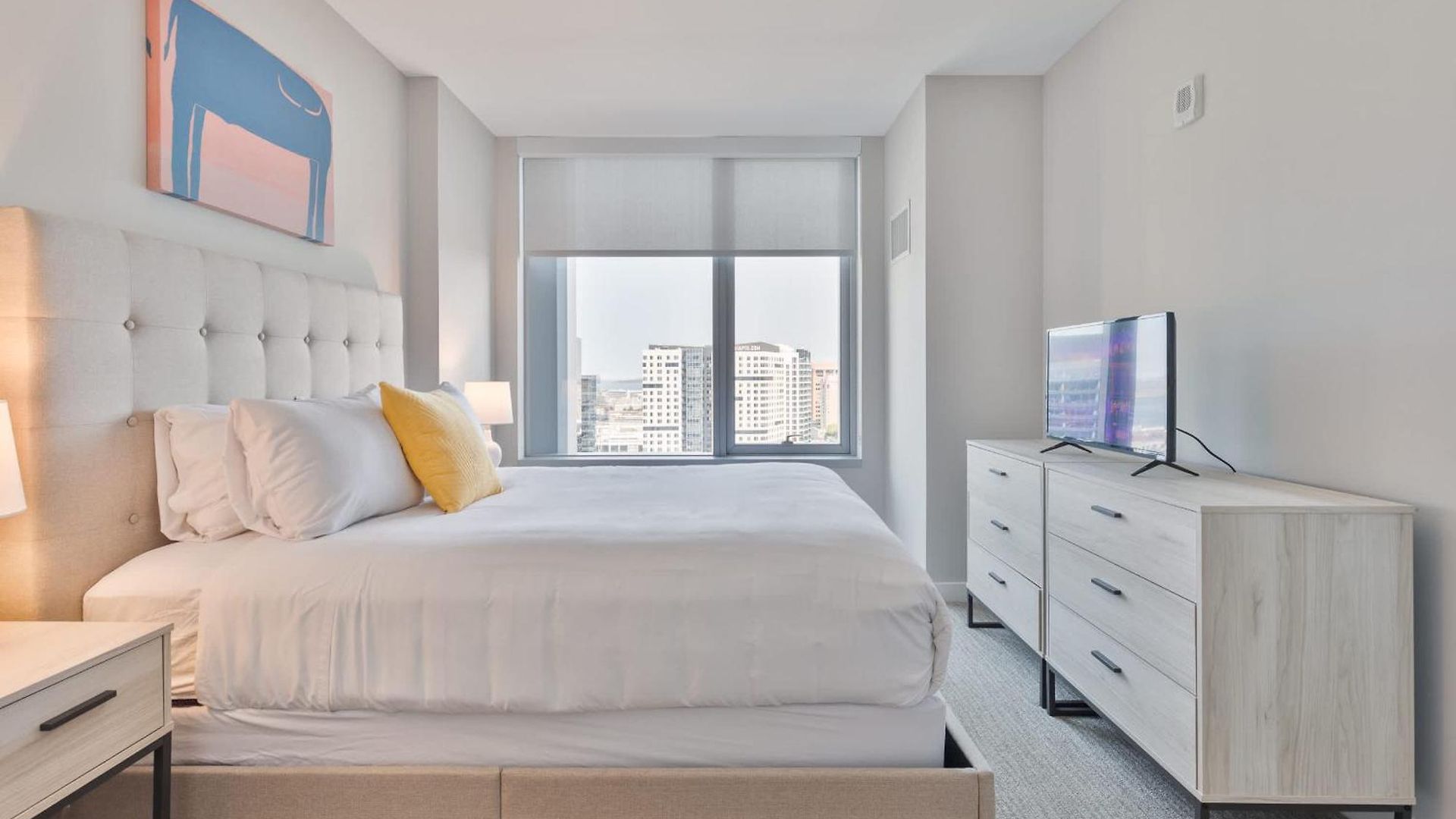 Luxury In Heart Of Seaport Apartment