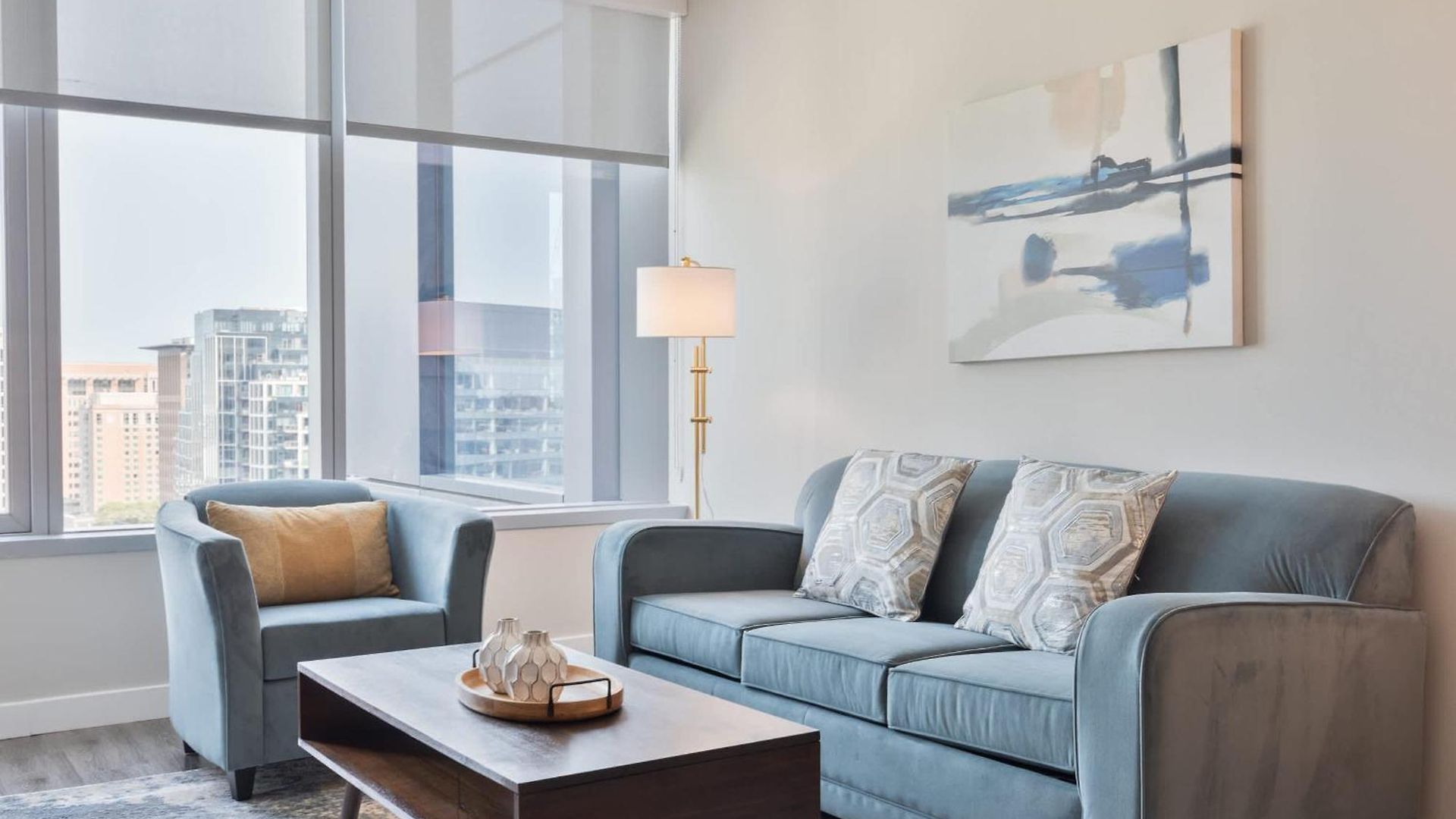 Luxury In Heart Of Seaport Apartment