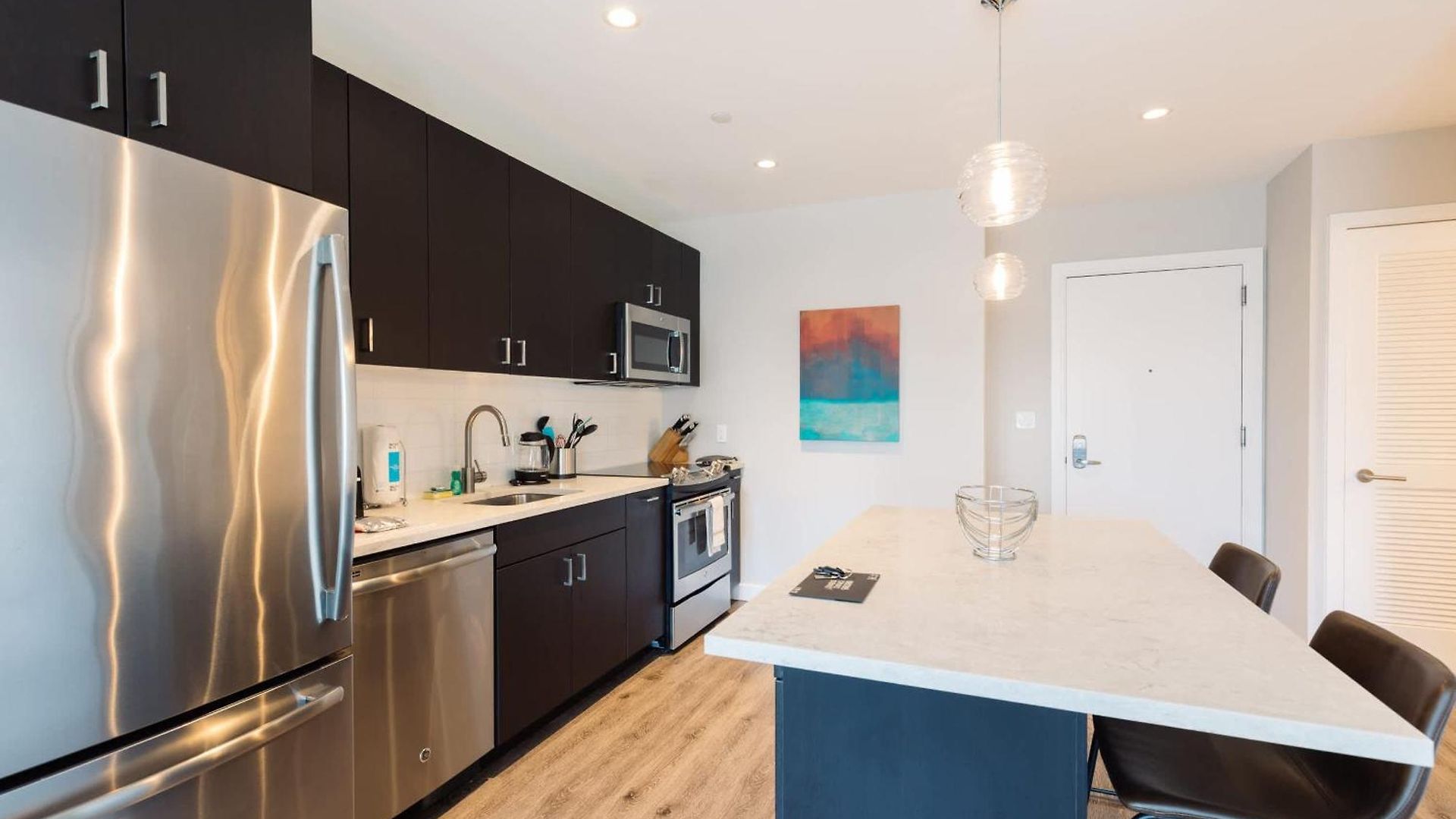 Private Downtown Near Harbor *