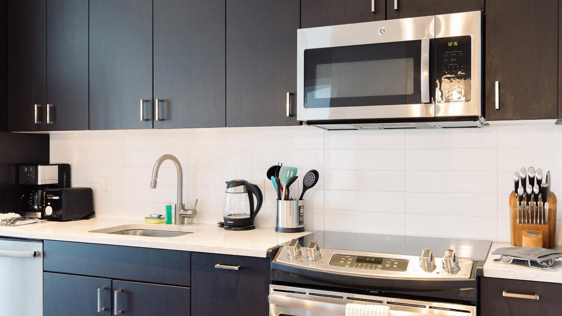 Private Downtown Near Harbor Apartment Boston