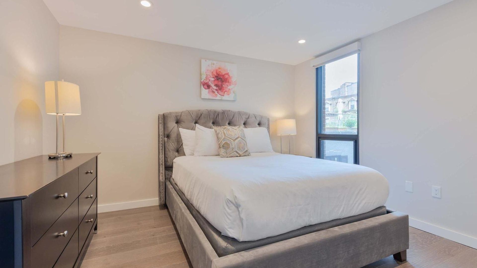Chic North End Escape Near Waterfront Apartment