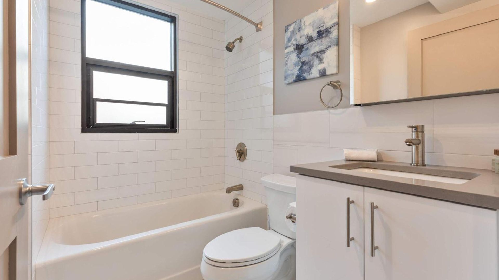 Chic North End Escape Near Waterfront Apartment *
