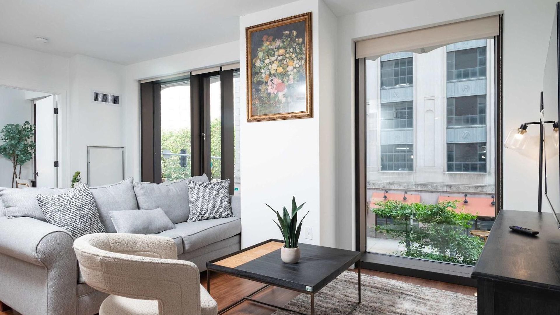 Back-bay Upscale Rooftop & Parking Apartment *