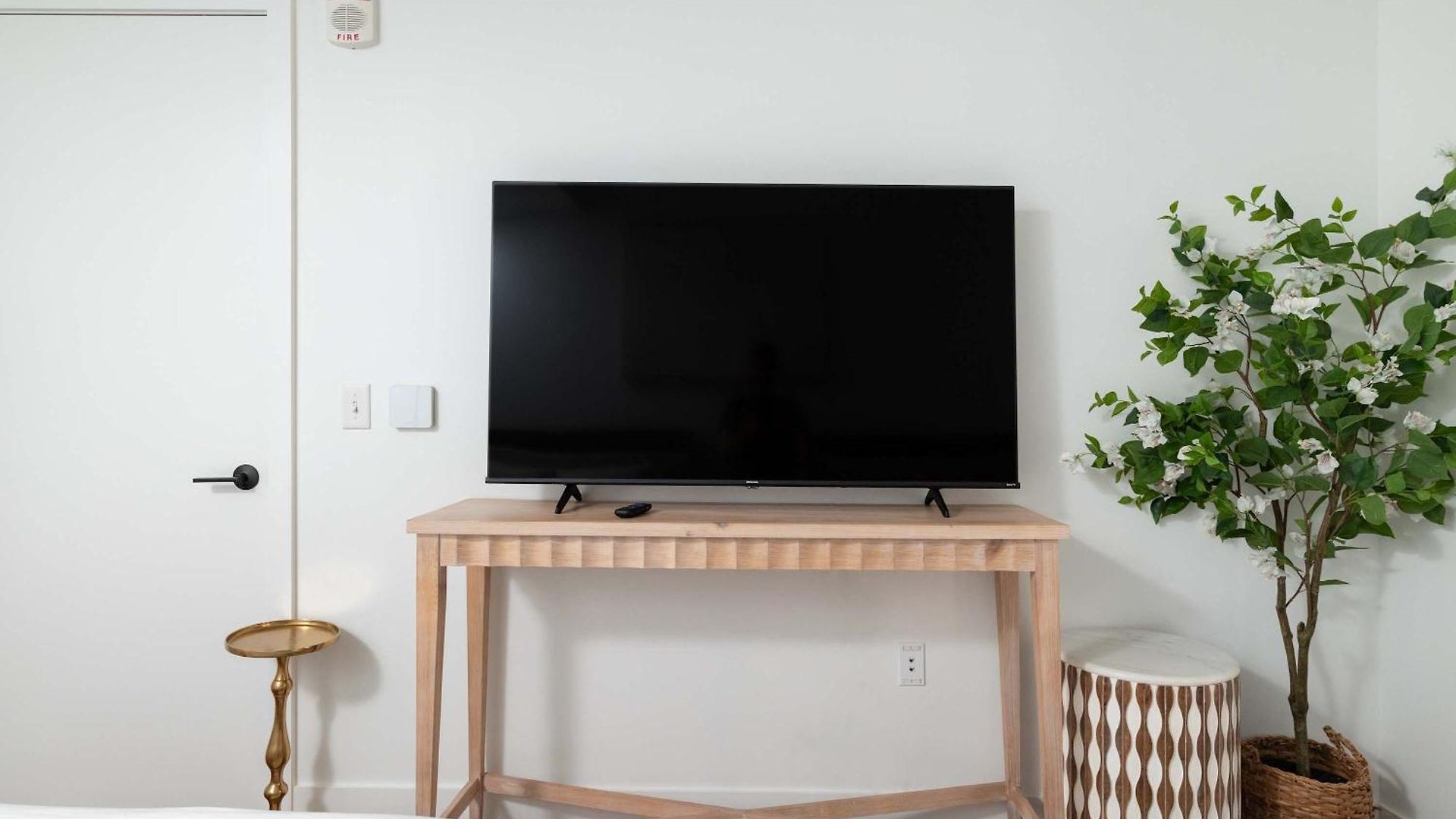 Back-bay Upscale Rooftop & Parking Apartment Boston
