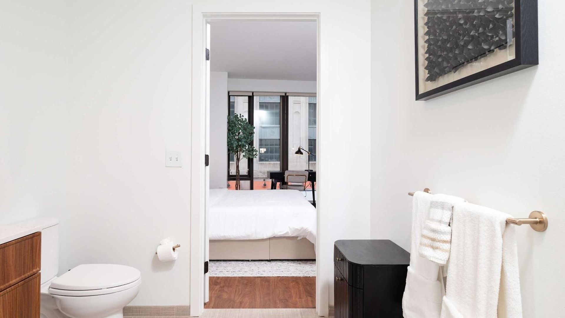 Back-bay Upscale Rooftop & Parking Apartment