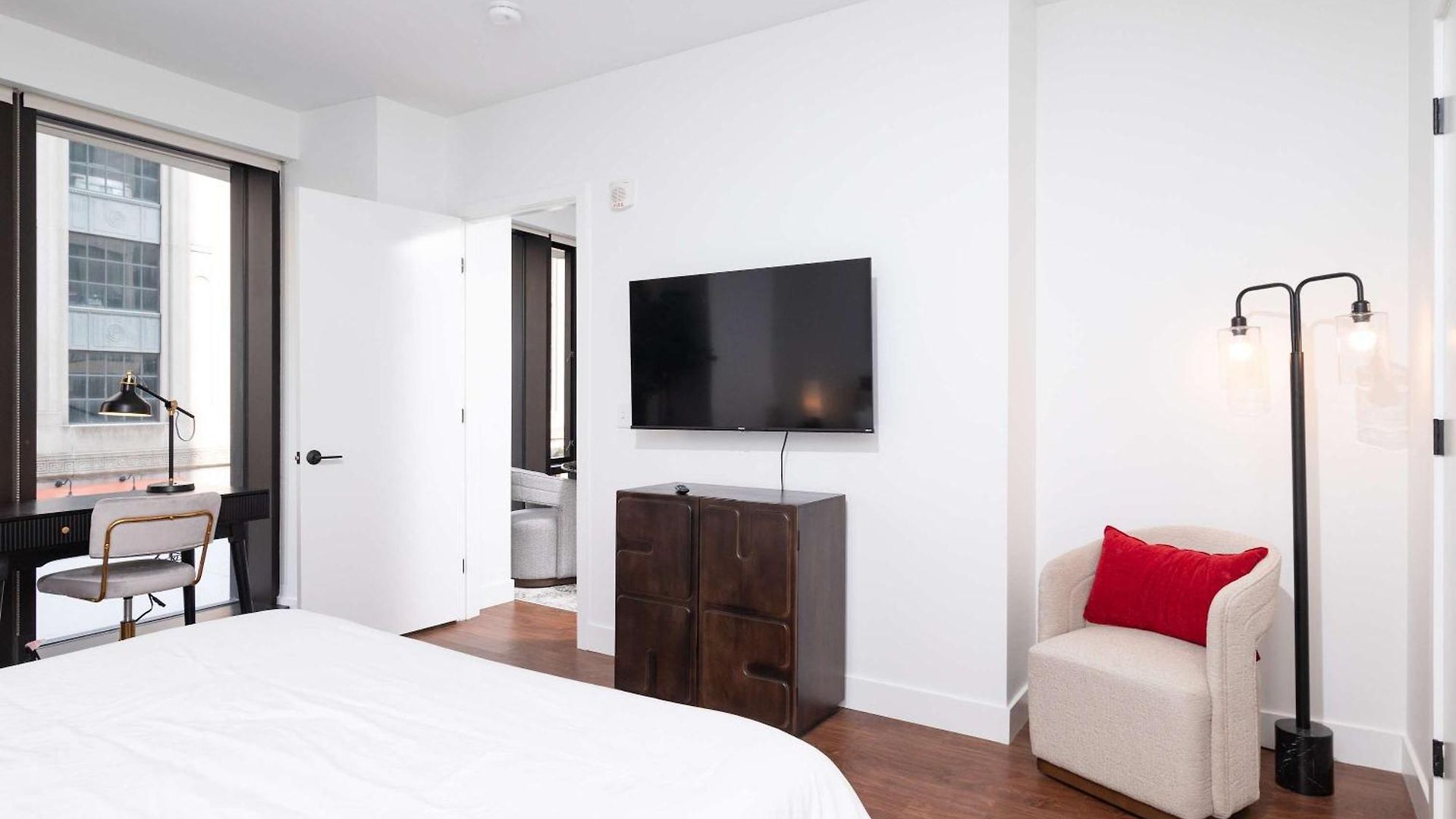 Back-bay Upscale Rooftop & Parking Apartment Boston