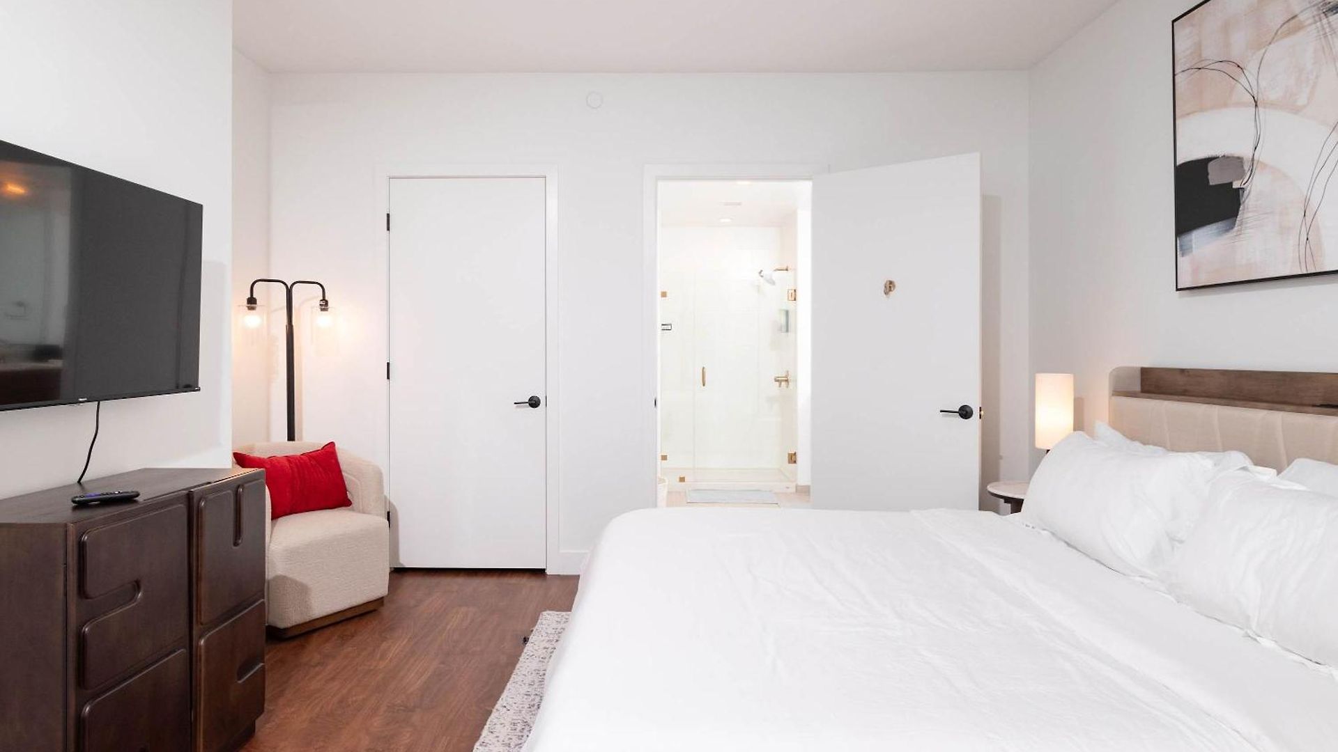 Back-bay Upscale Rooftop & Parking *