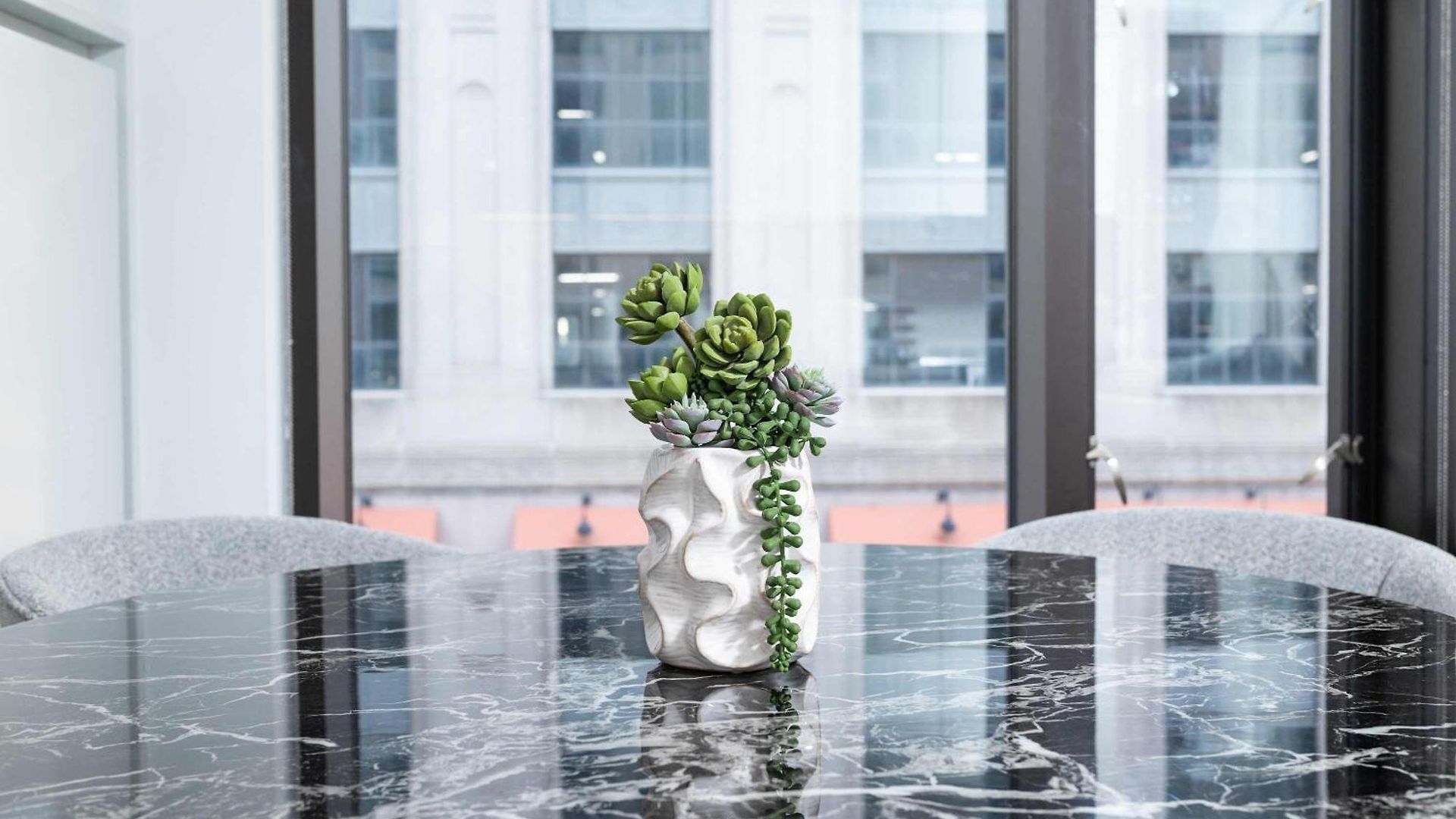 Back-bay Upscale Rooftop & Parking Apartment *