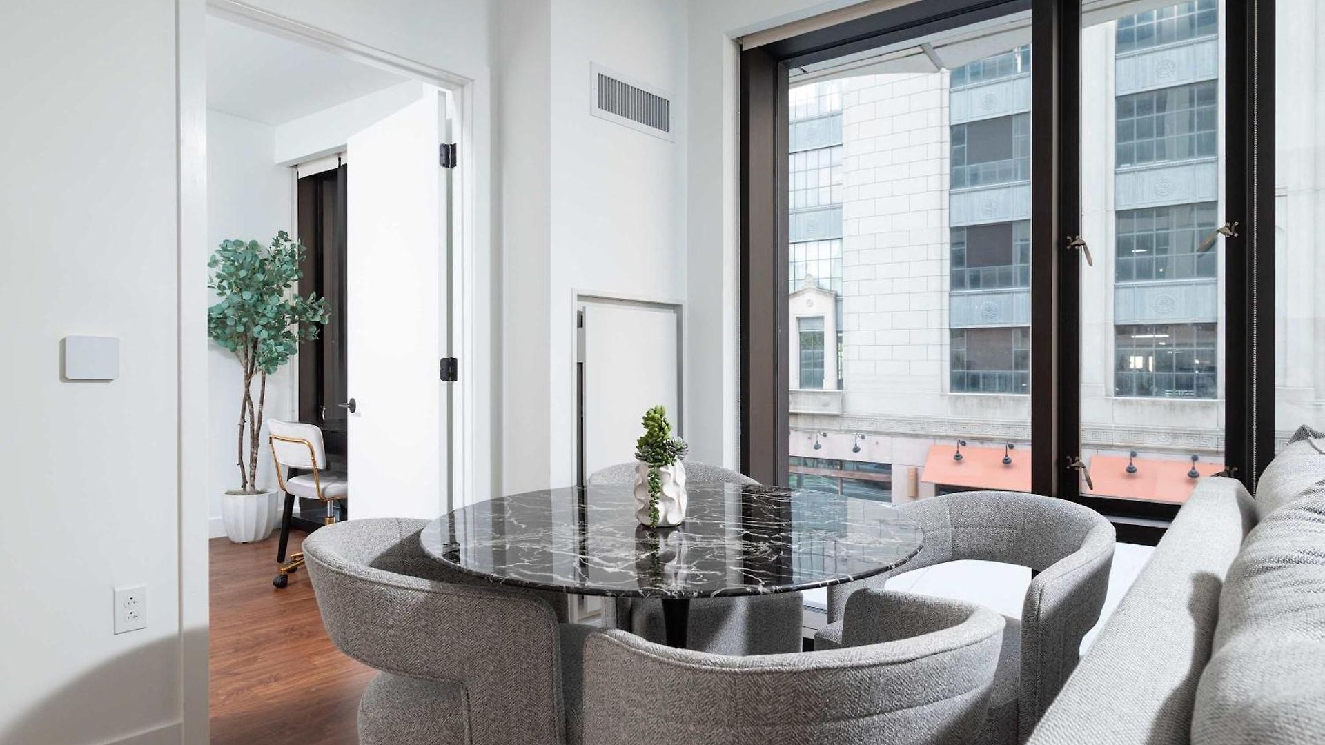 Back-bay Upscale Rooftop & Parking Apartment Boston