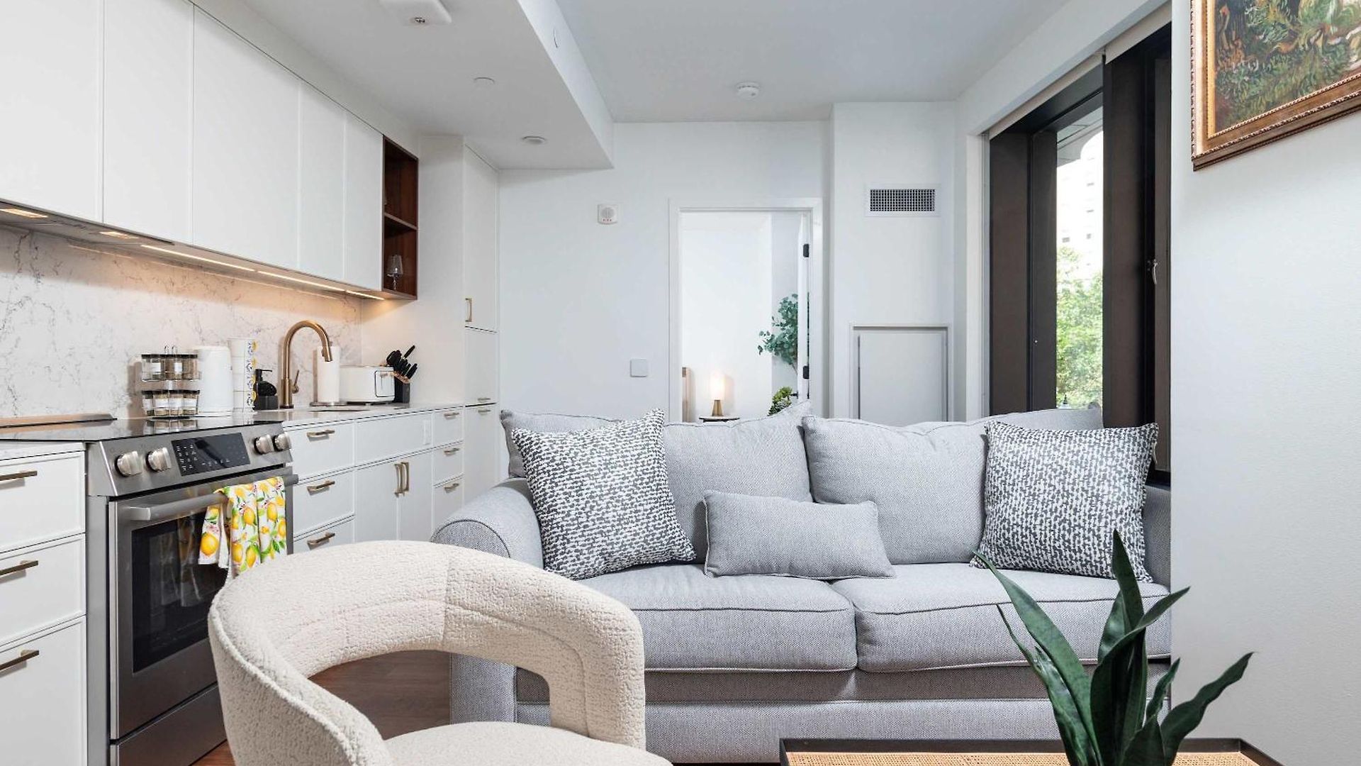 Back-bay Upscale Rooftop & Parking *
