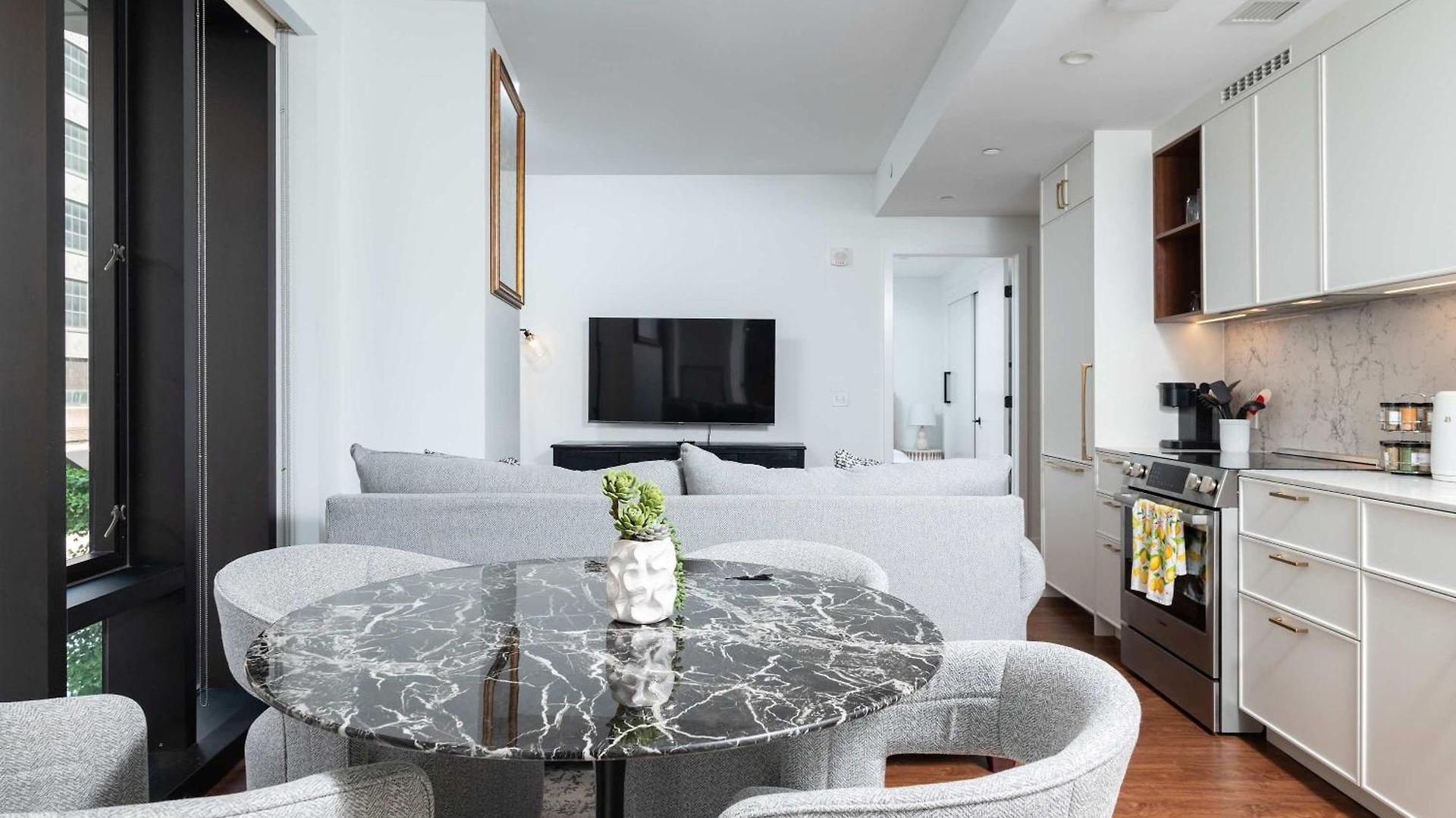 Apartment Back-bay Upscale Rooftop & Parking