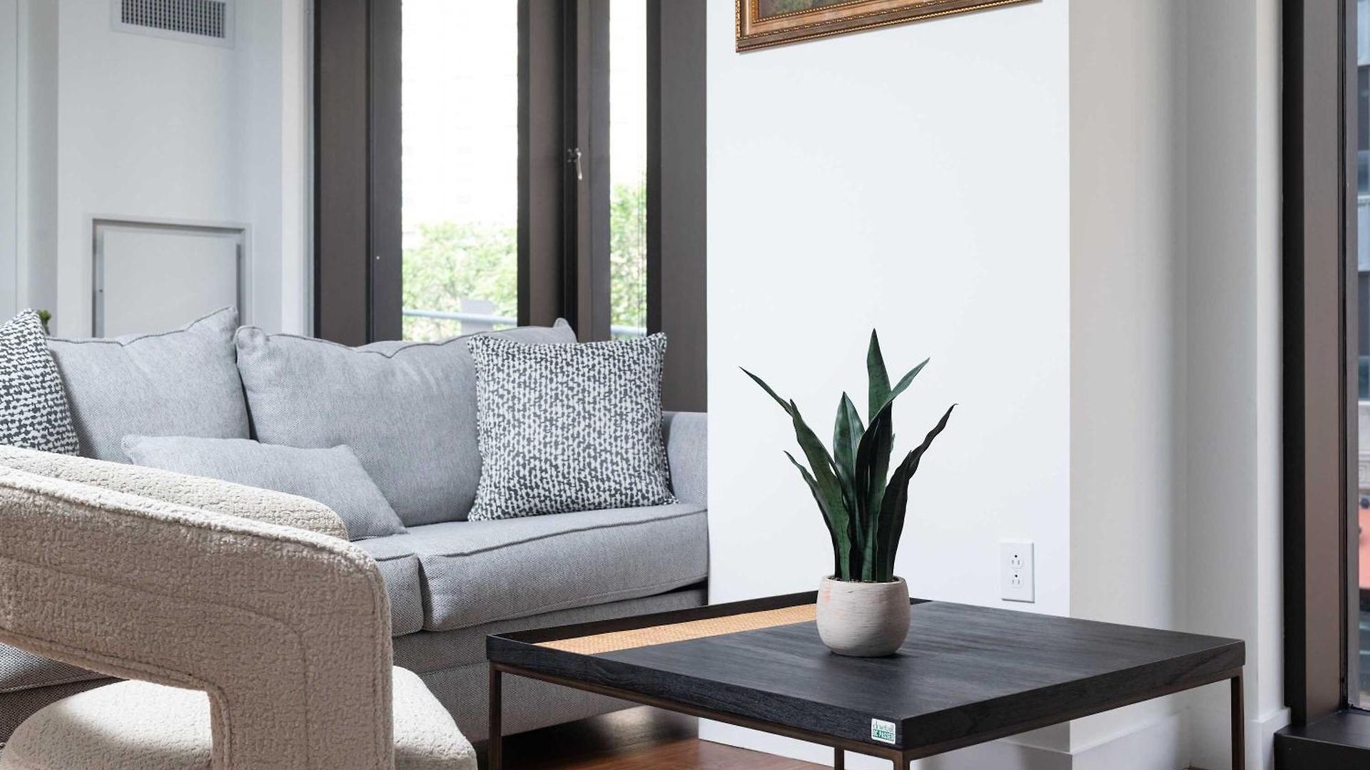 Apartment Back-bay Upscale Rooftop & Parking *