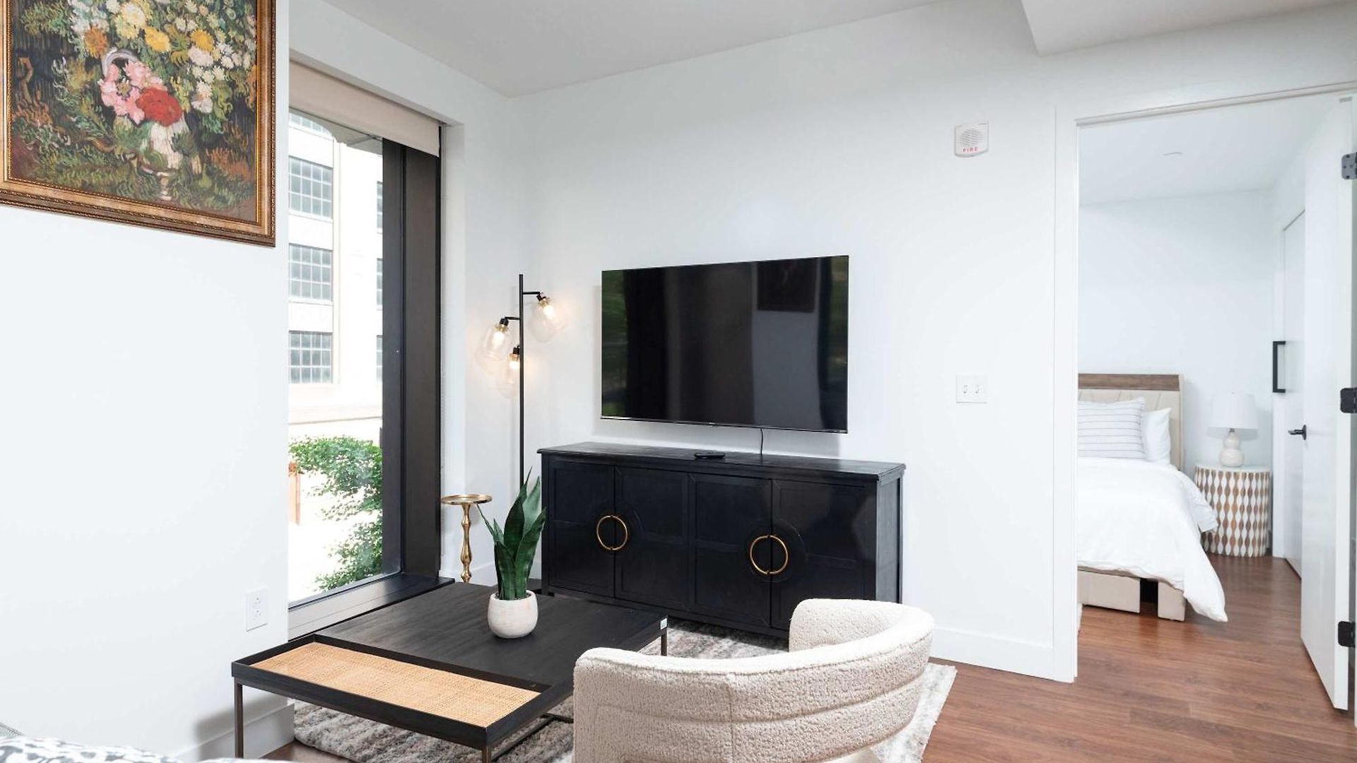 Back-bay Upscale Rooftop & Parking Apartment Boston