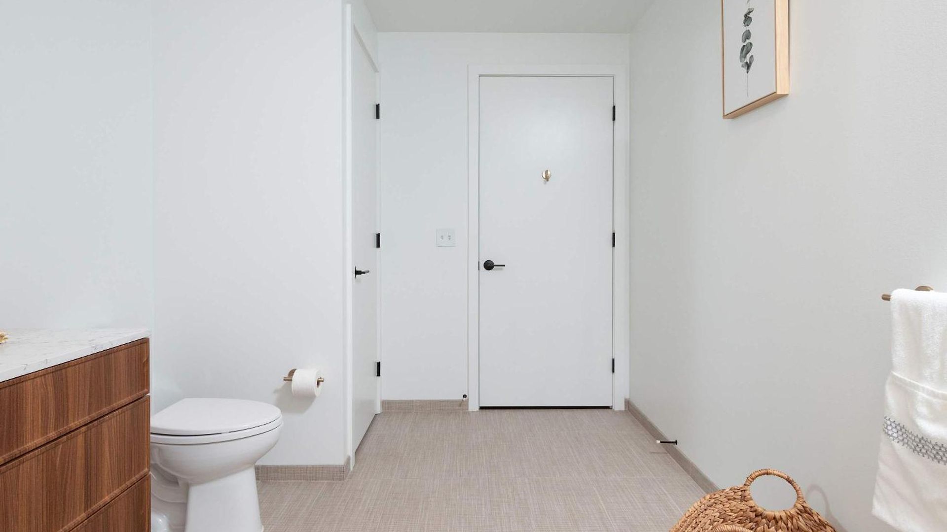 Back-bay Lux 2br With Rooftop And Parking *
