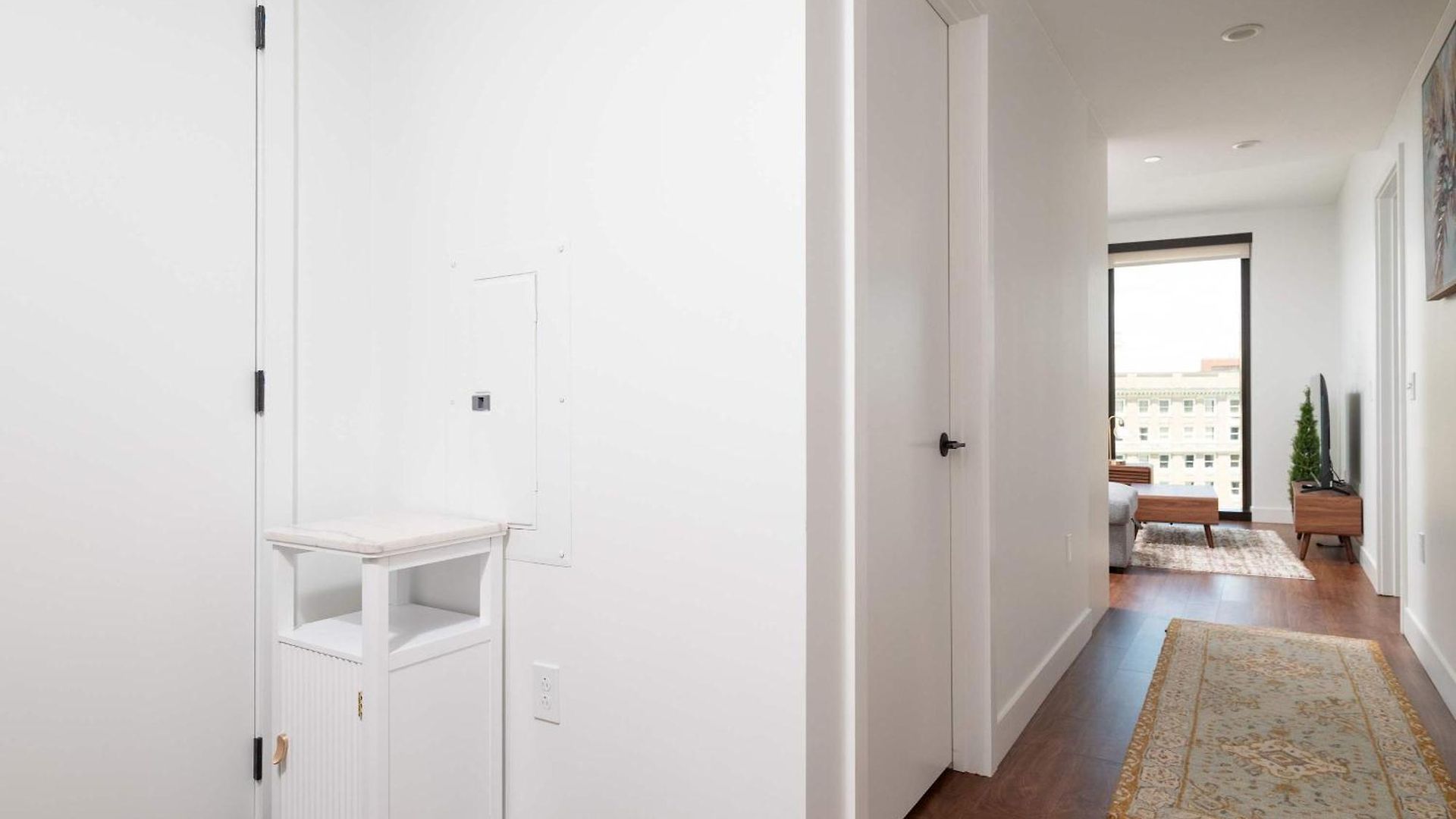 Apartment Back-bay Lux 2br With Rooftop And Parking *