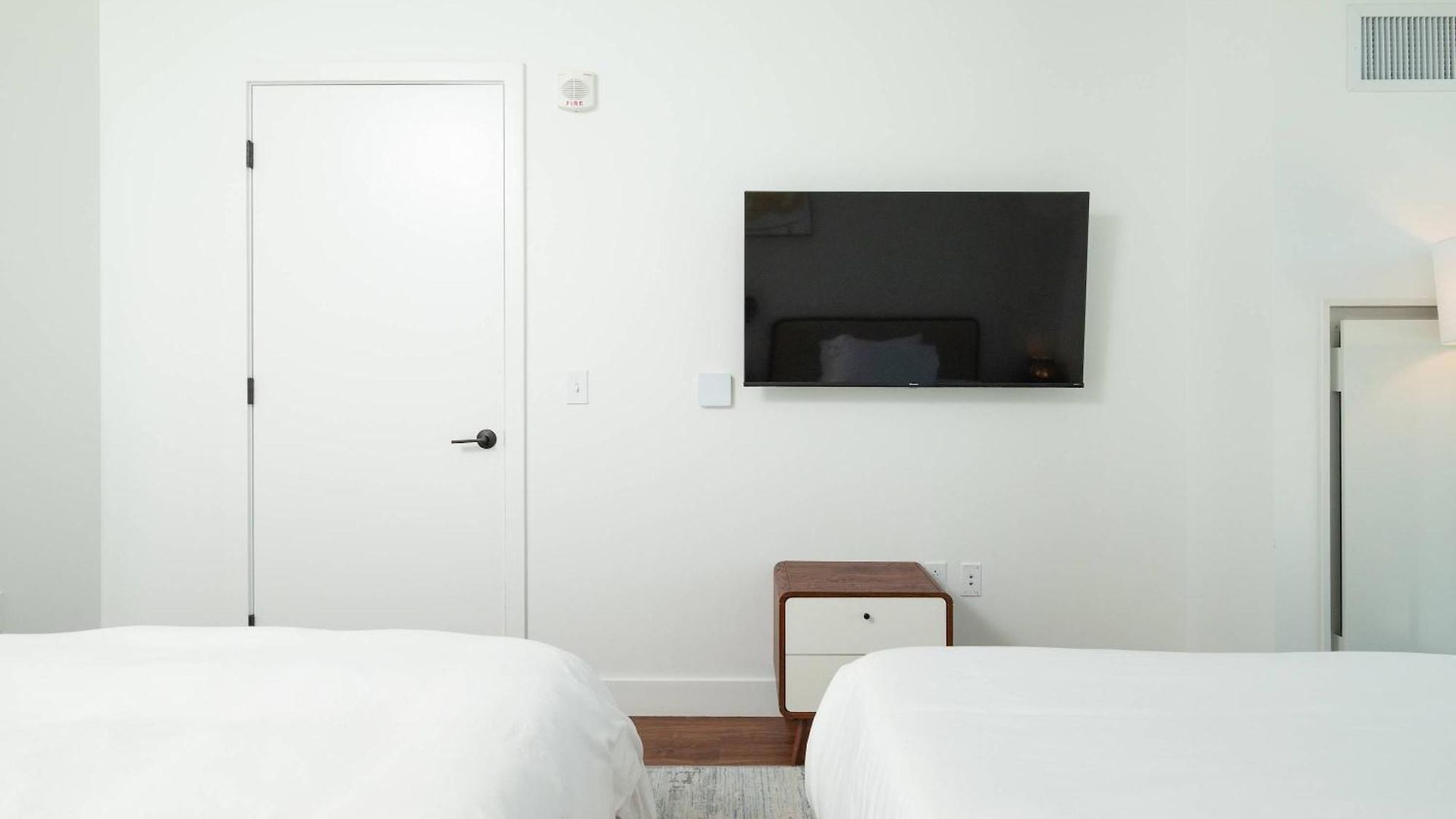 Back-bay Lux 2br With Rooftop And Parking Boston