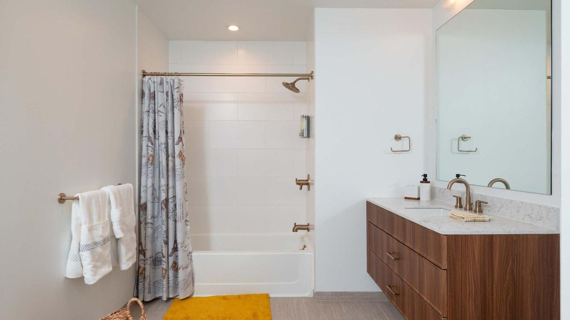 Back-bay Lux 2br With Rooftop And Parking Apartment