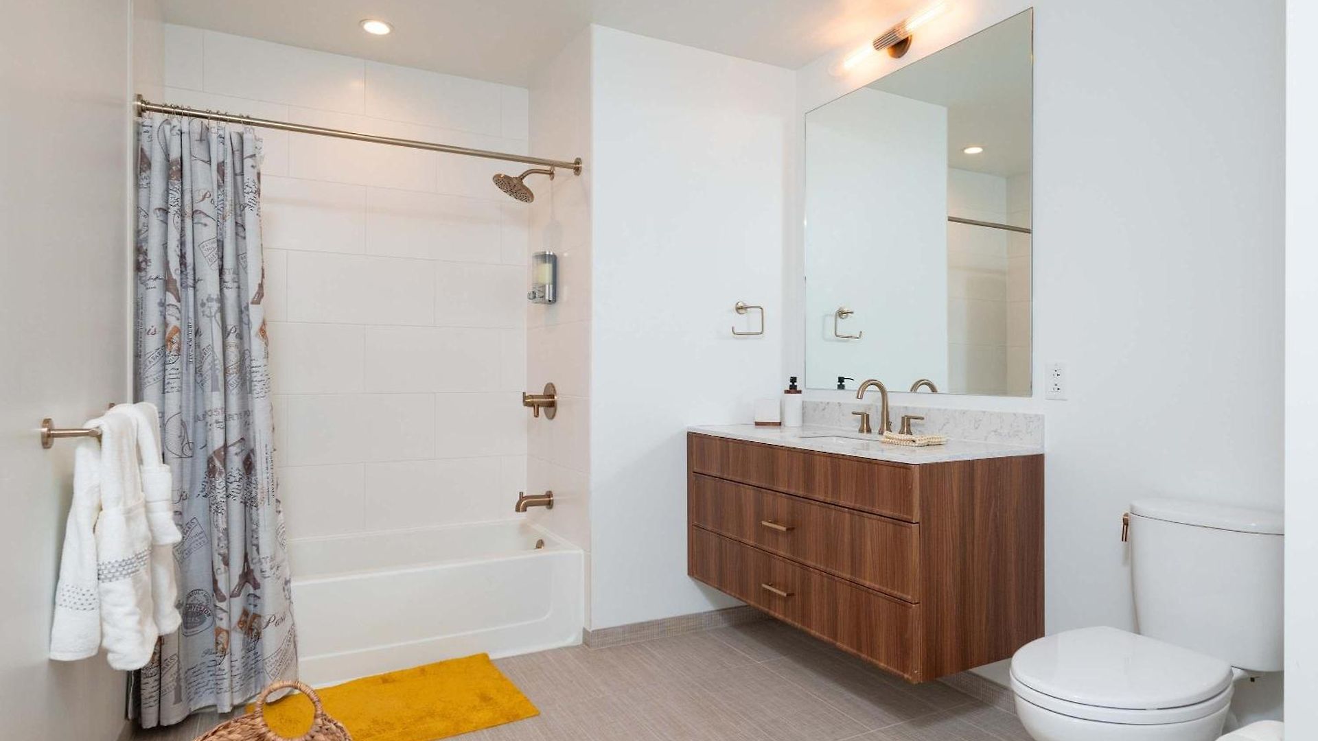 Apartment Back-bay Lux 2br With Rooftop And Parking