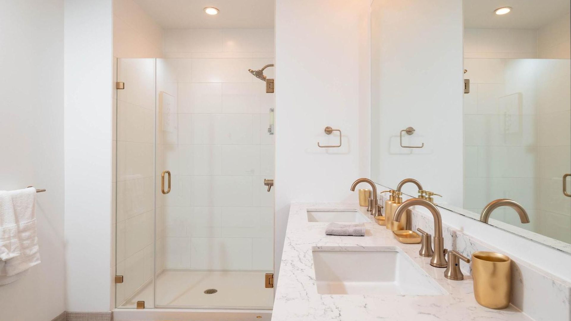 Back-bay Lux 2br With Rooftop And Parking Apartment *