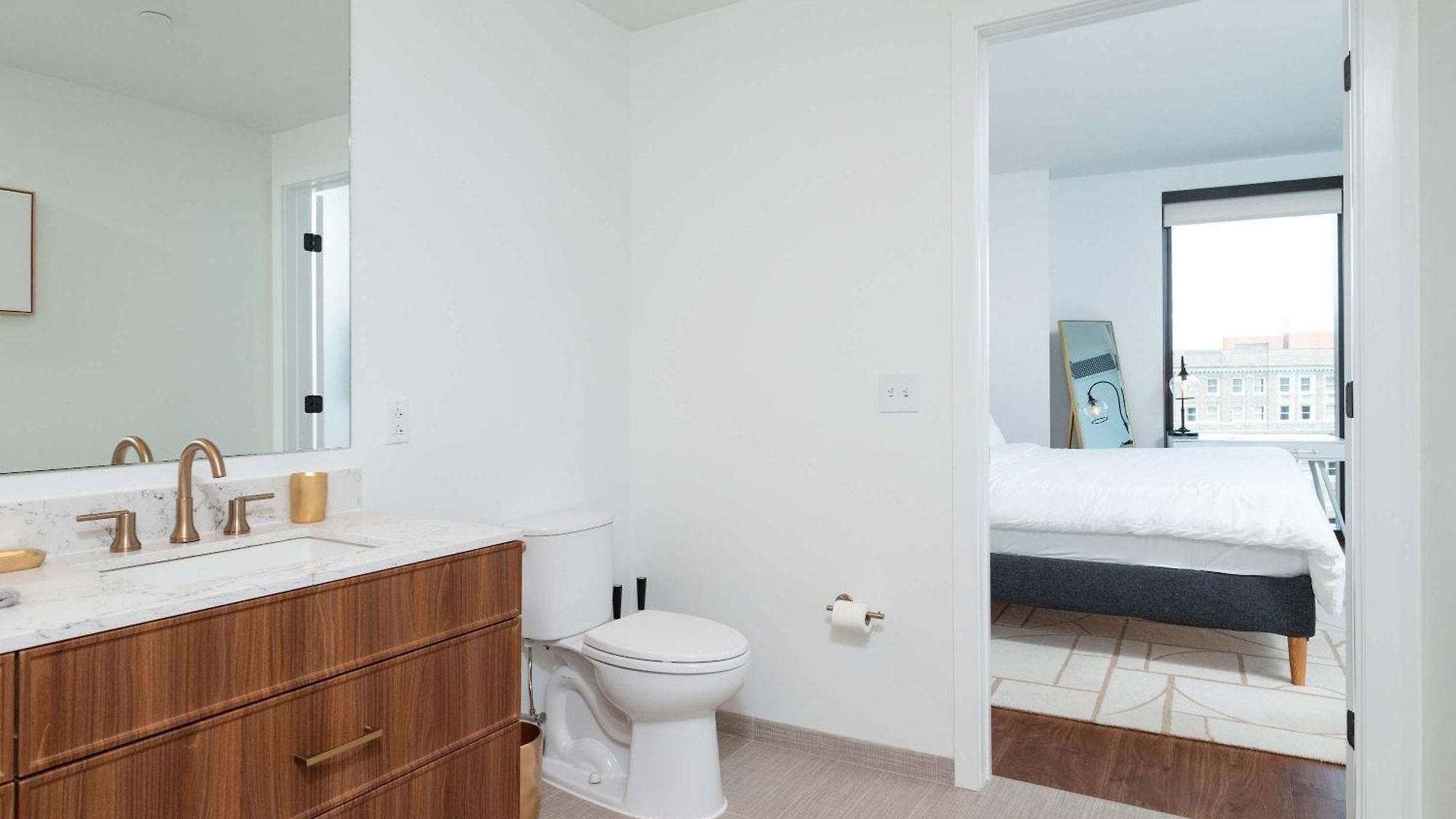 Apartment Back-bay Lux 2br With Rooftop And Parking *