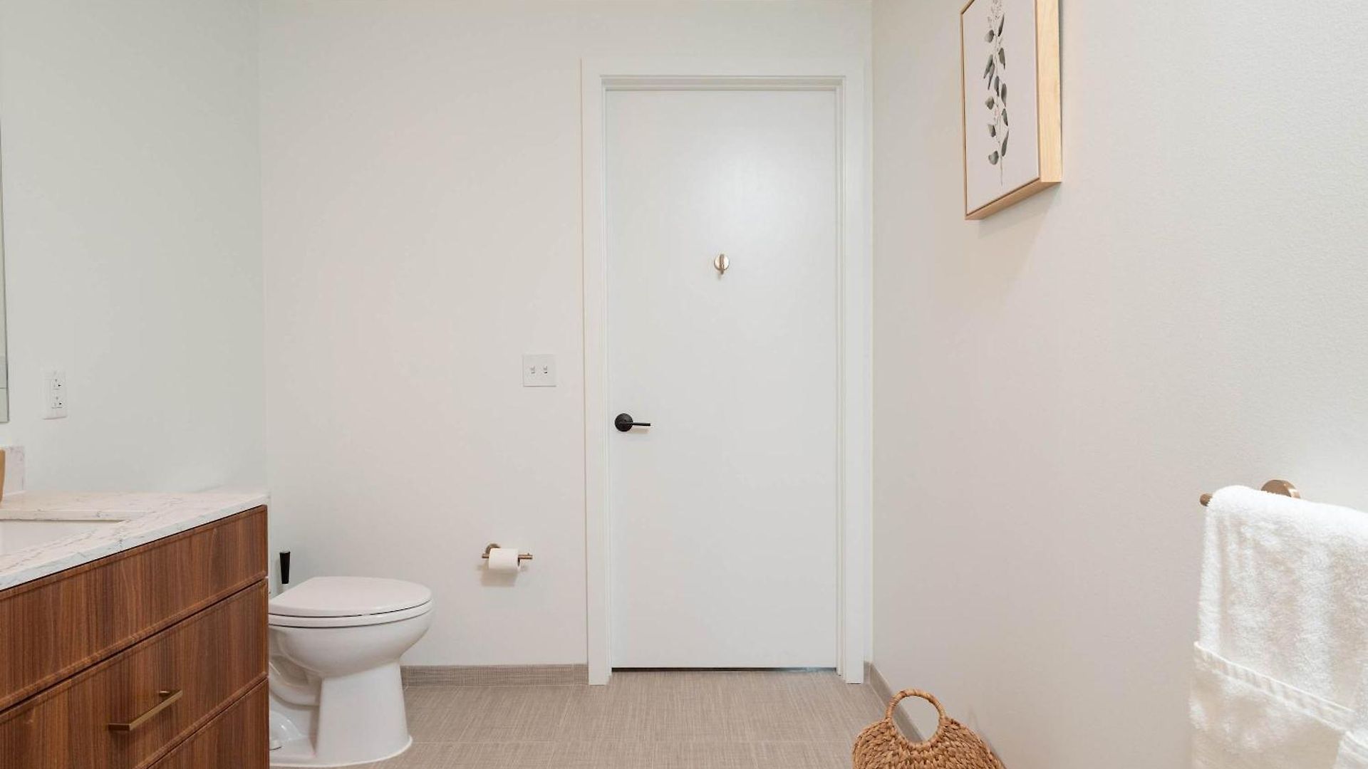 Back-bay Lux 2br With Rooftop And Parking *