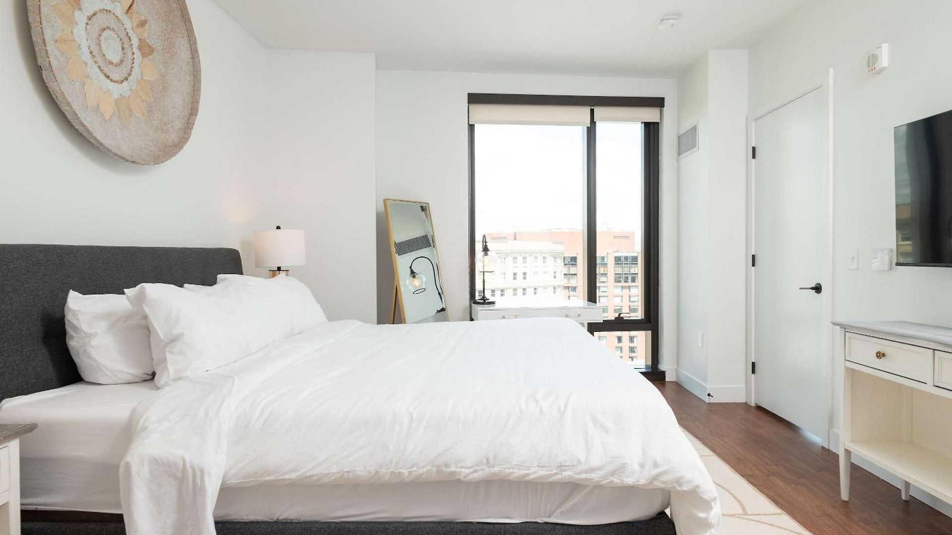 Apartment Back-bay Lux 2br With Rooftop And Parking