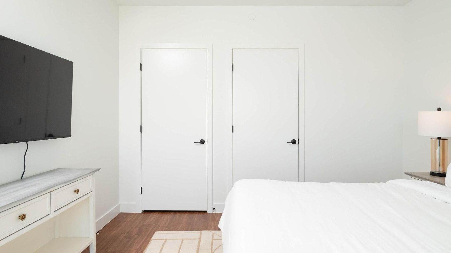 Back-bay Lux 2br With Rooftop And Parking Apartment *
