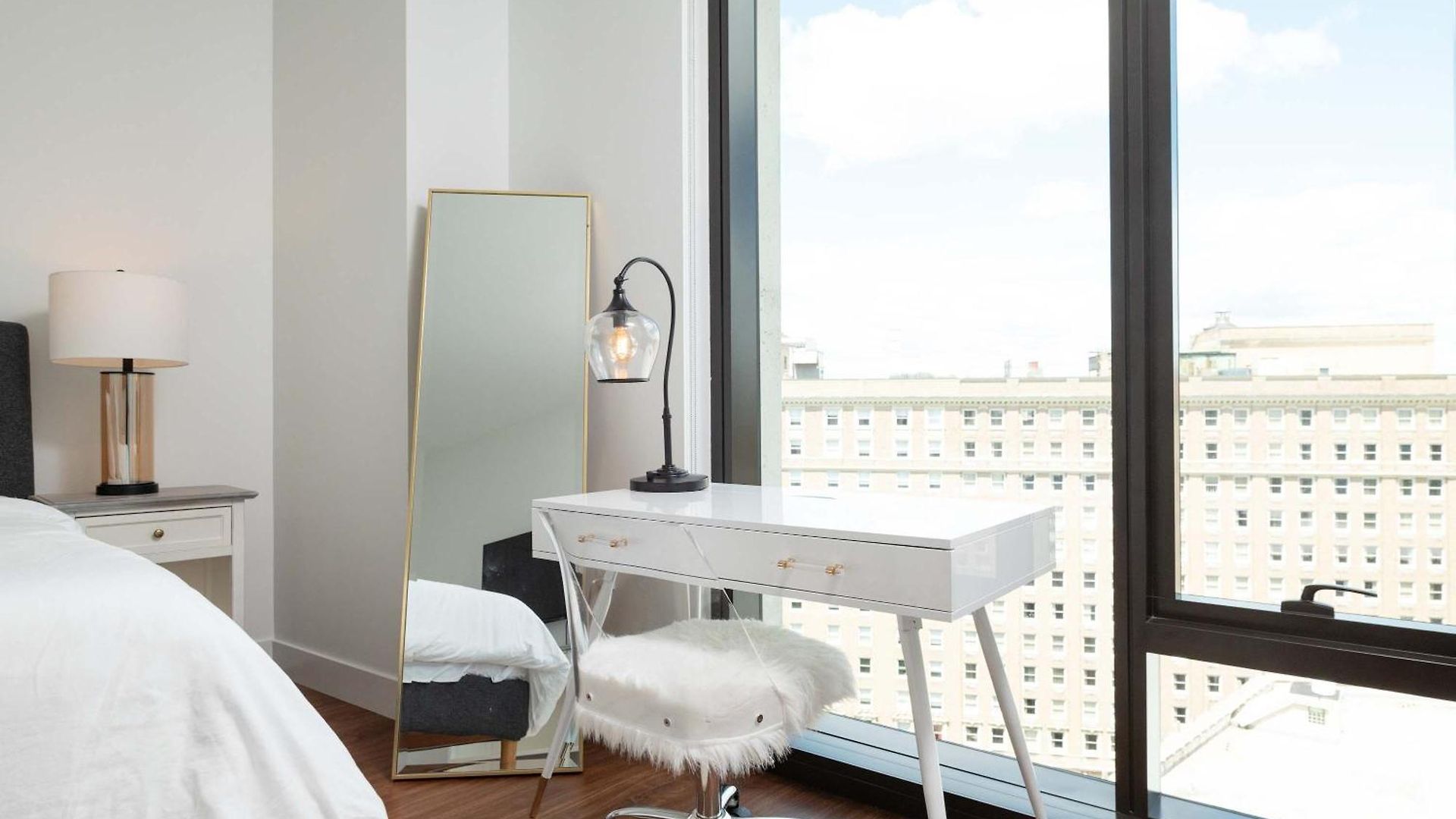 Back-bay Lux 2br With Rooftop And Parking
