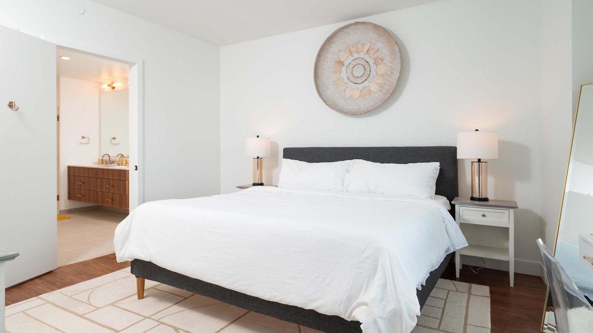 Back-bay Lux 2br With Rooftop And Parking Apartment *