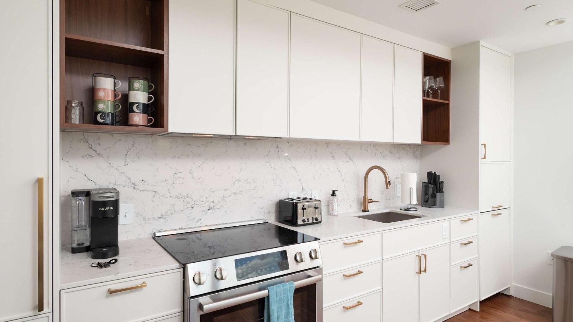 Back-bay Lux 2br With Rooftop And Parking * Boston