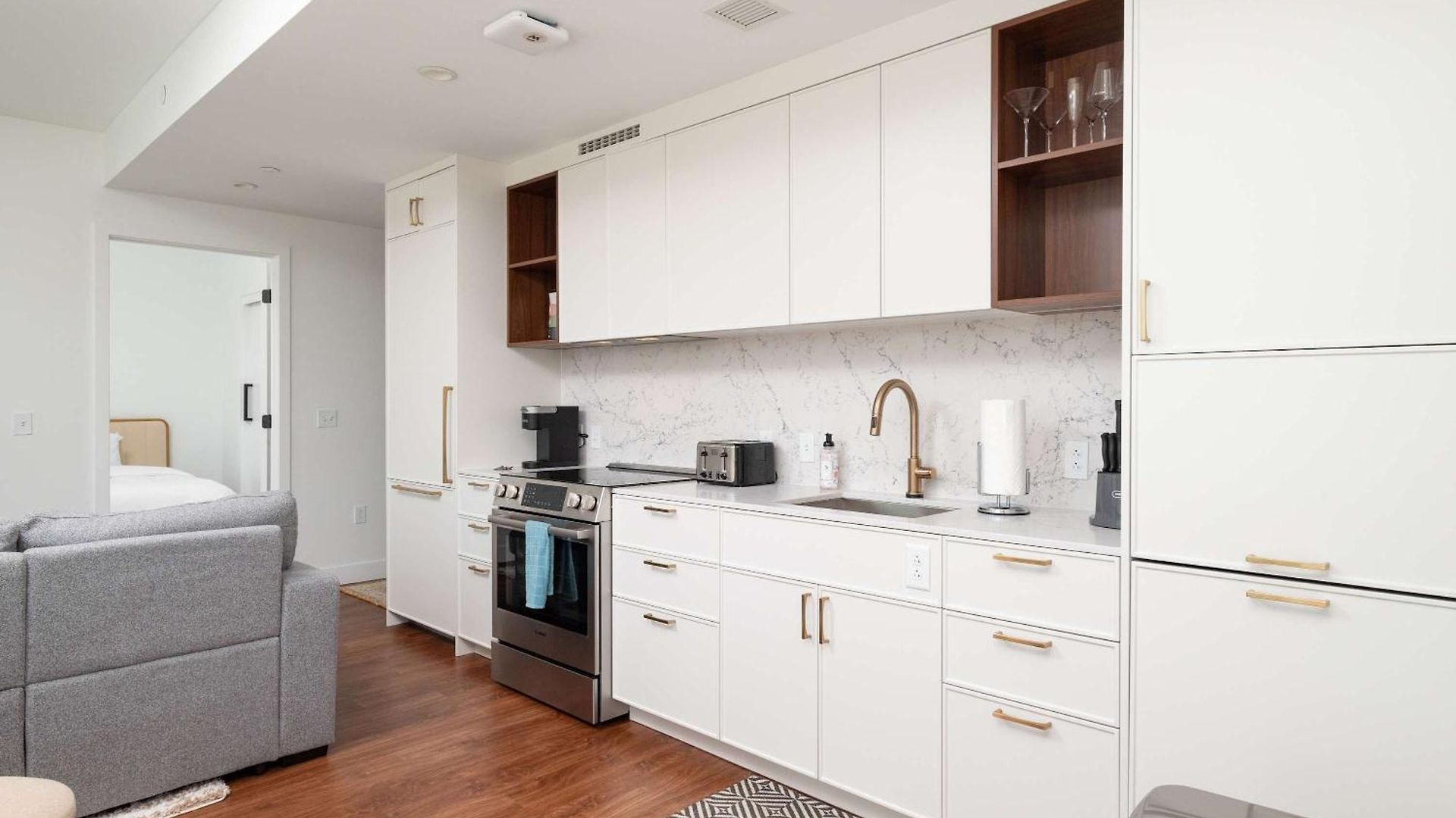 Apartment Back-bay Lux 2br With Rooftop And Parking *