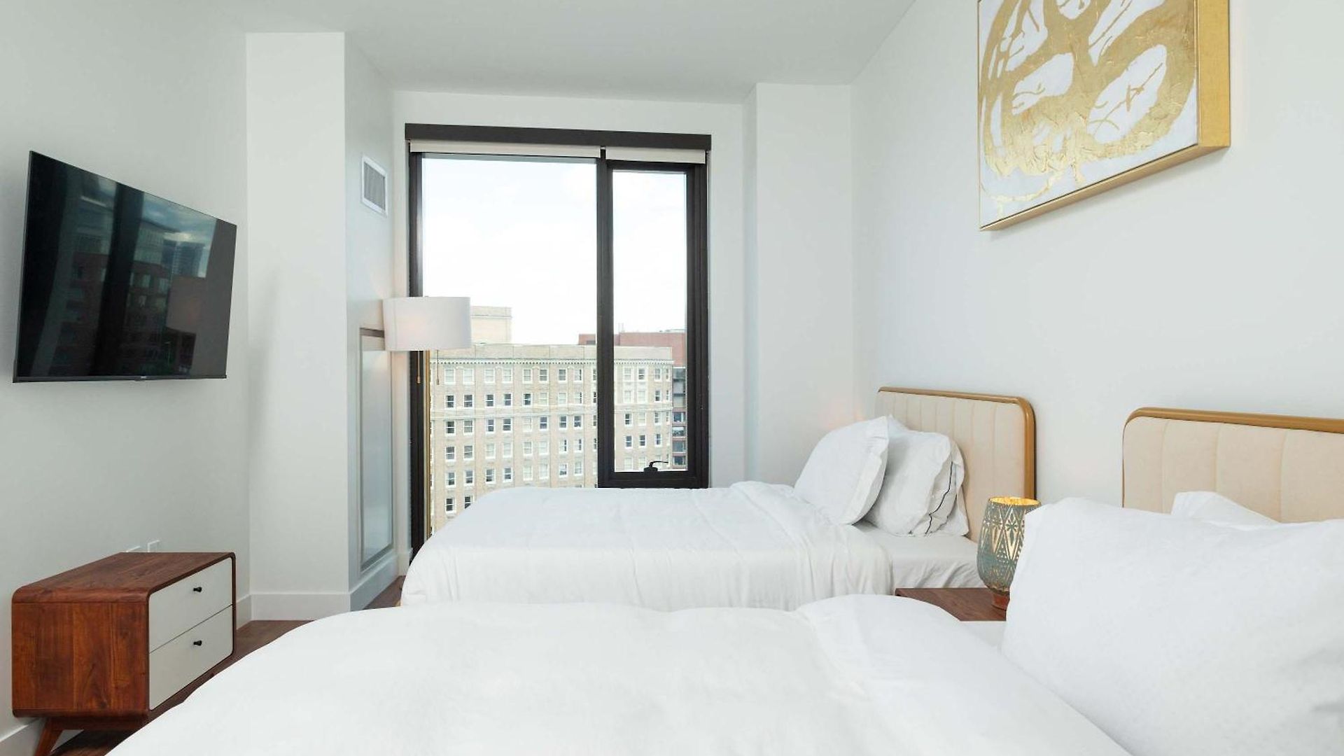 Back-bay Lux 2br With Rooftop And Parking *