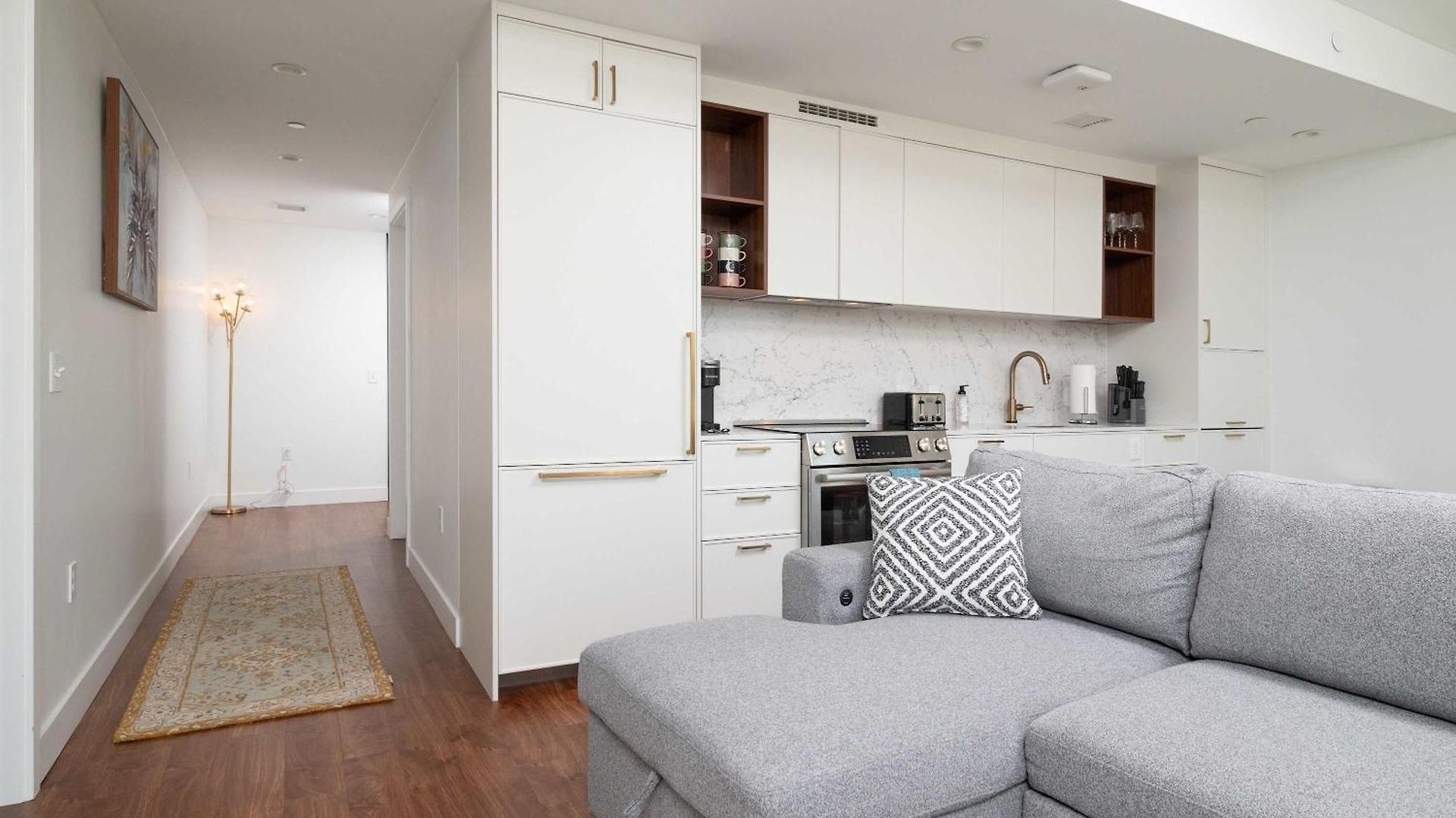 Apartment Back-bay Lux 2br With Rooftop And Parking