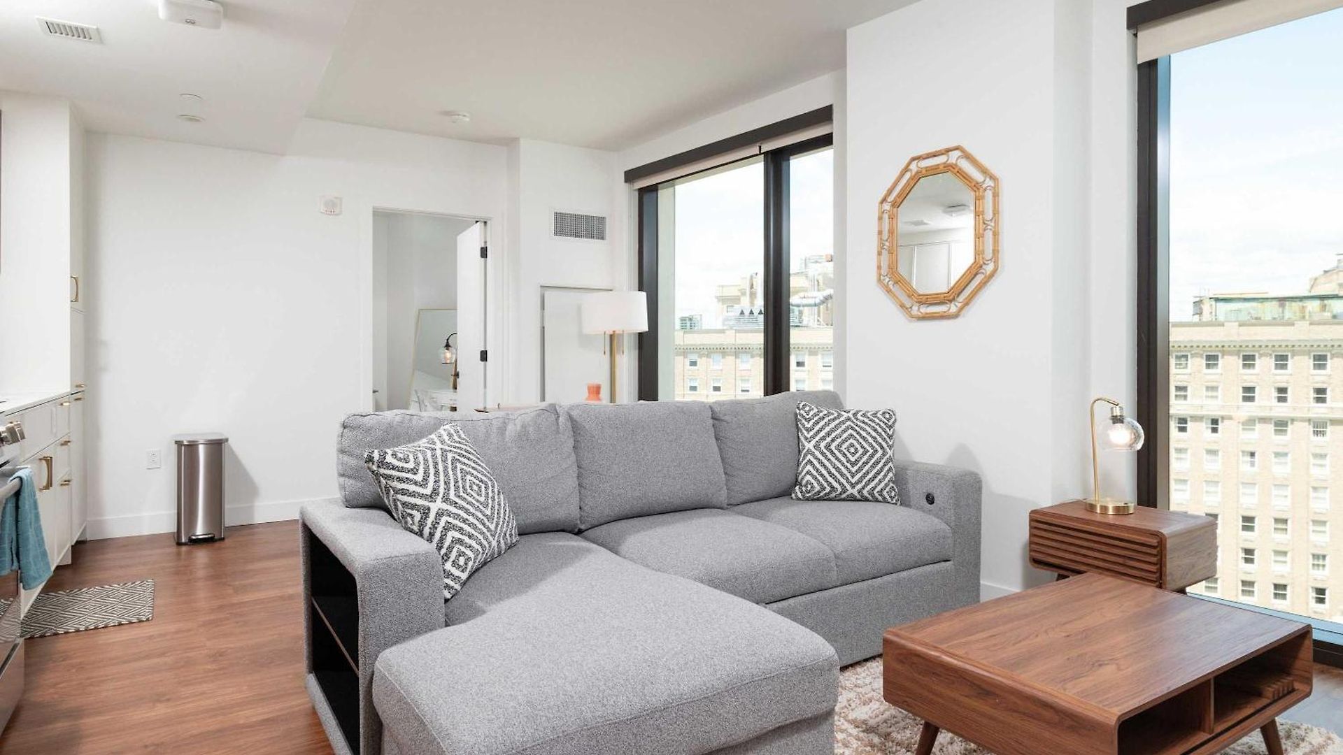 Apartment Back-bay Lux 2br With Rooftop And Parking *