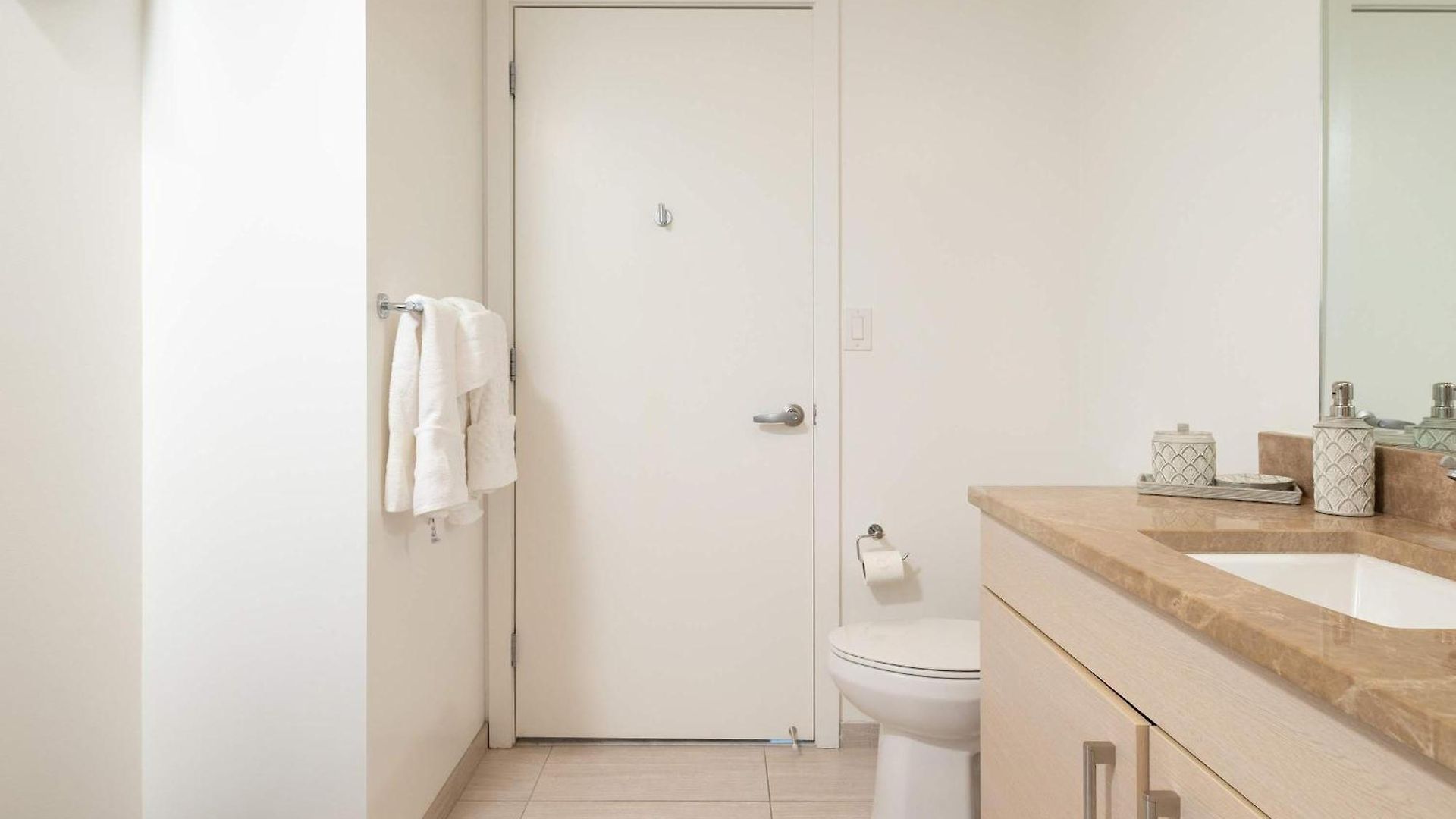 Apartment Upscale Penthouse With Gym Parking Near Mgh Tufts Boston