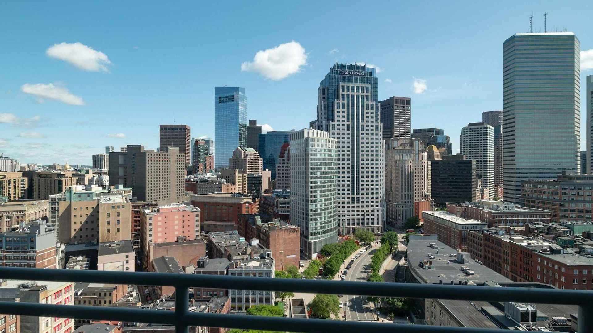 Upscale Penthouse With Gym Parking Near Mgh Tufts *