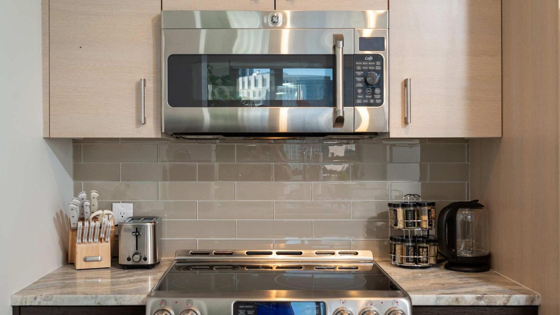 Upscale Penthouse With Gym Parking Near Mgh Tufts Apartment *