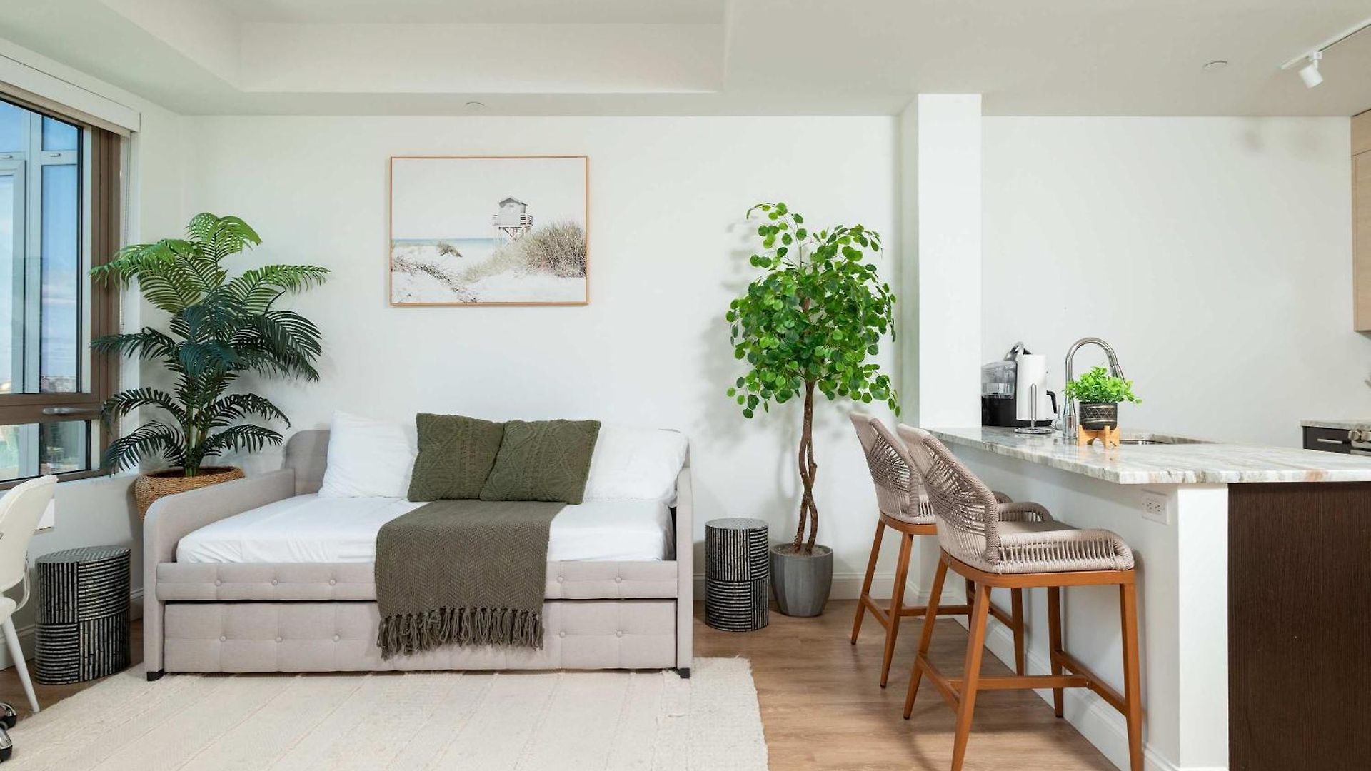 Apartment Upscale Penthouse With Gym Parking Near Mgh Tufts Boston