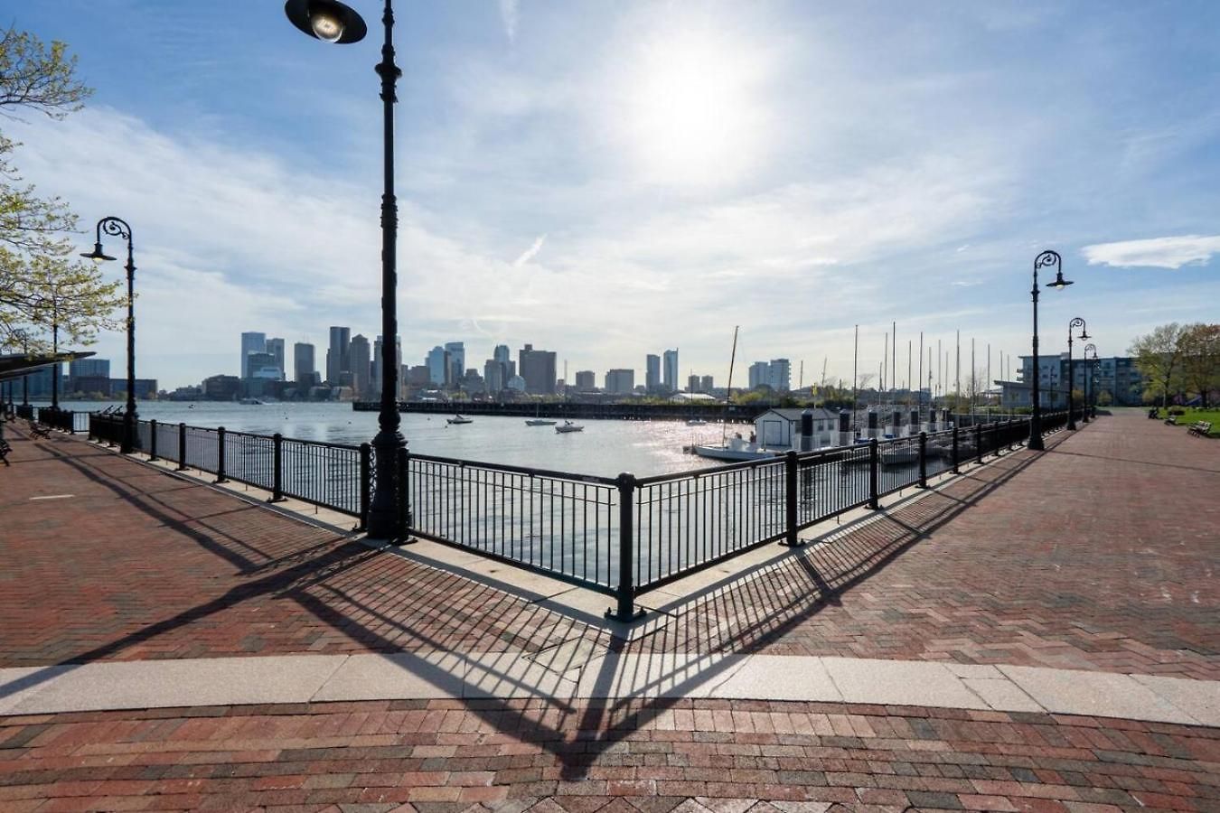 Skyline 1br With Views *