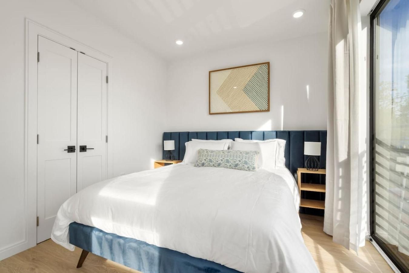 Skyline 1br With Views