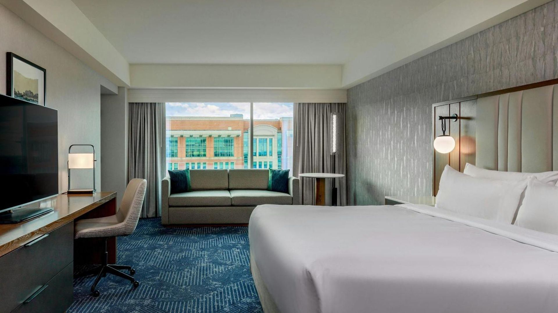 Renaissance Seaport District Hotel 4*