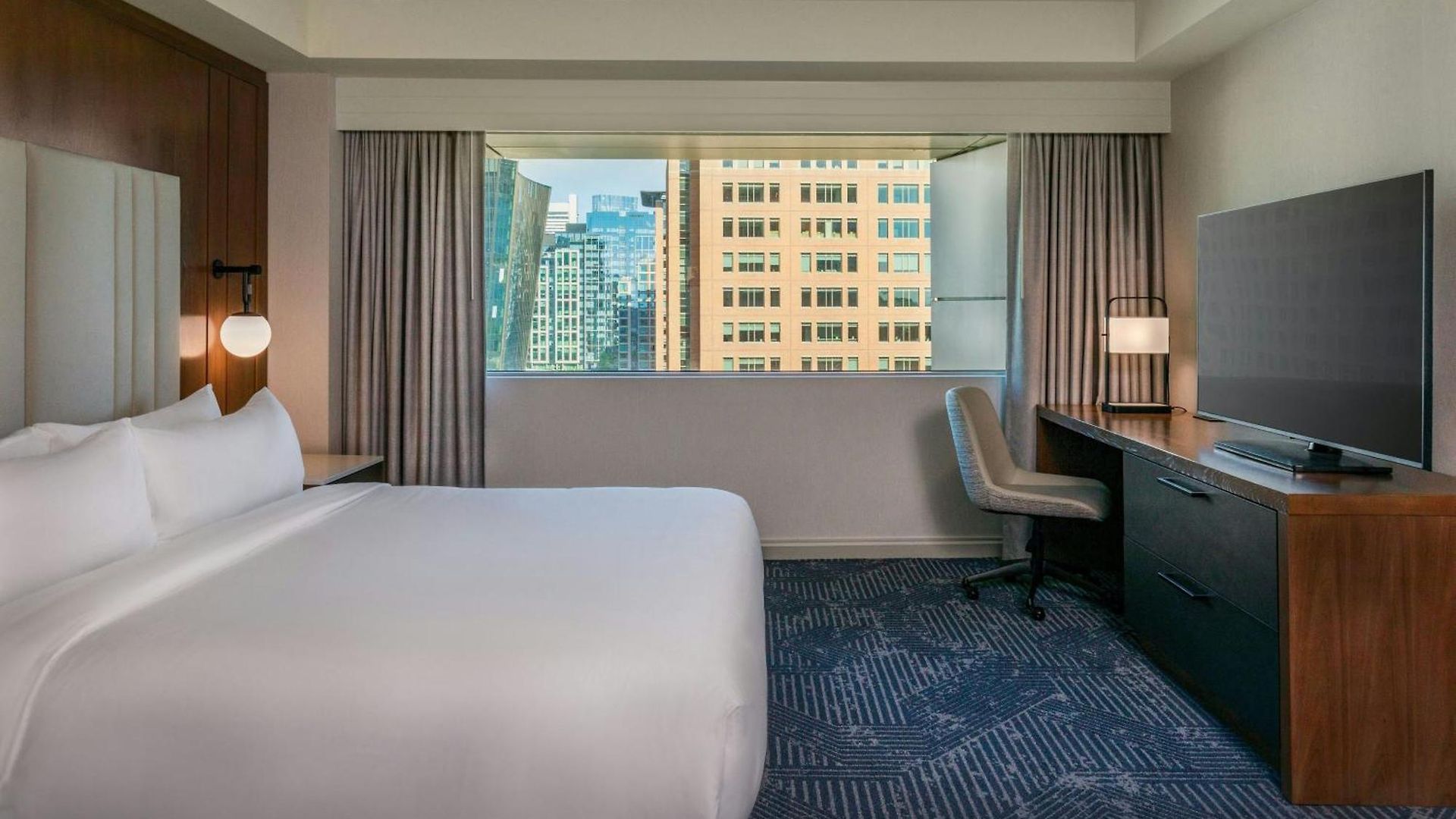 Renaissance Seaport District 4* Boston