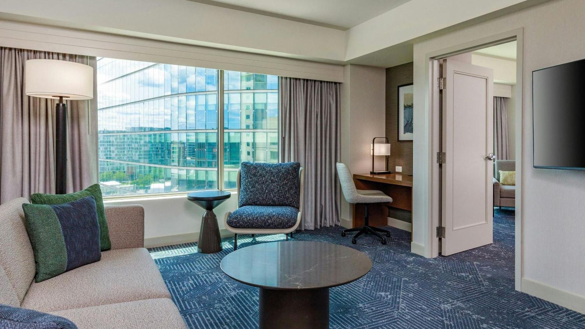 Hotel Renaissance Seaport District