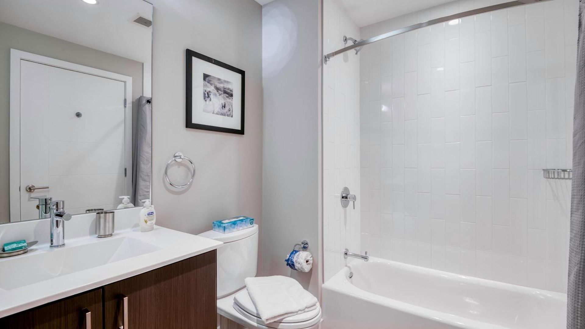 Luxury With Balcony In Seaport Apartment Boston