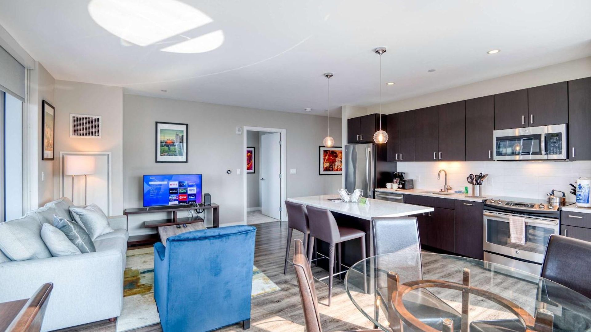 Luxury With Balcony In Seaport Apartment Boston