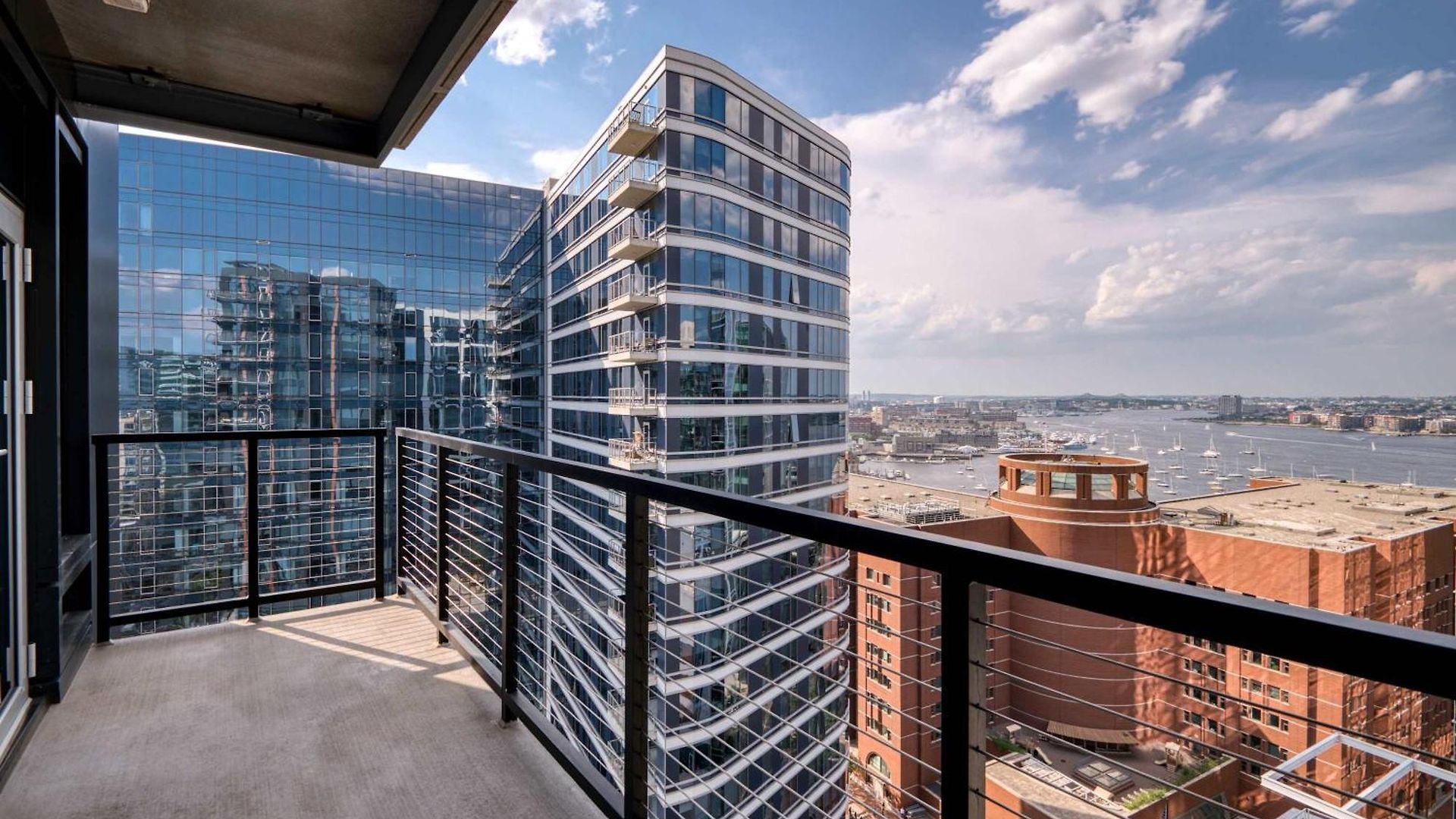 Apartment Luxury With Balcony In Seaport