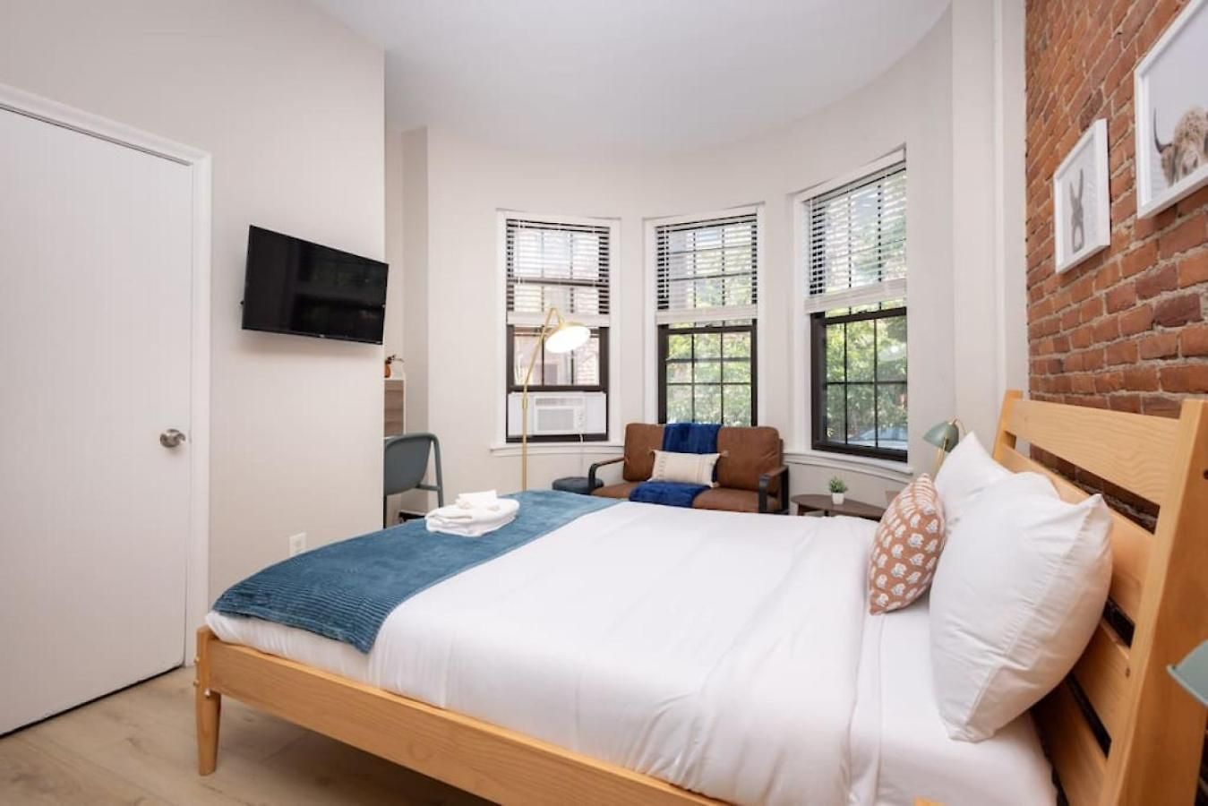 Serene With Cozy Atmosphere Apartment *